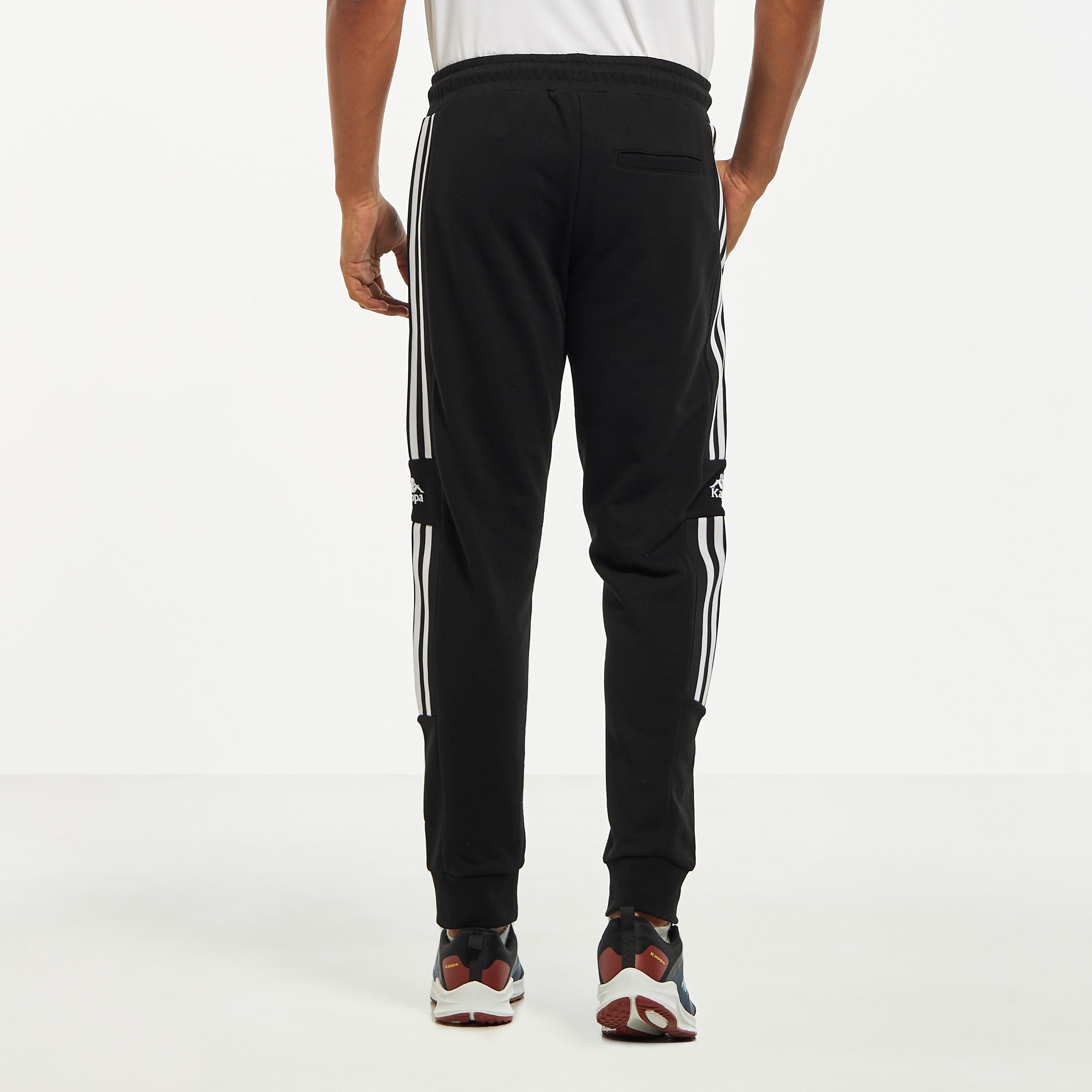 بنطلون رياضي بجيوب من كابا-men-clothing-sportswearandactivewear-bottoms-image-3