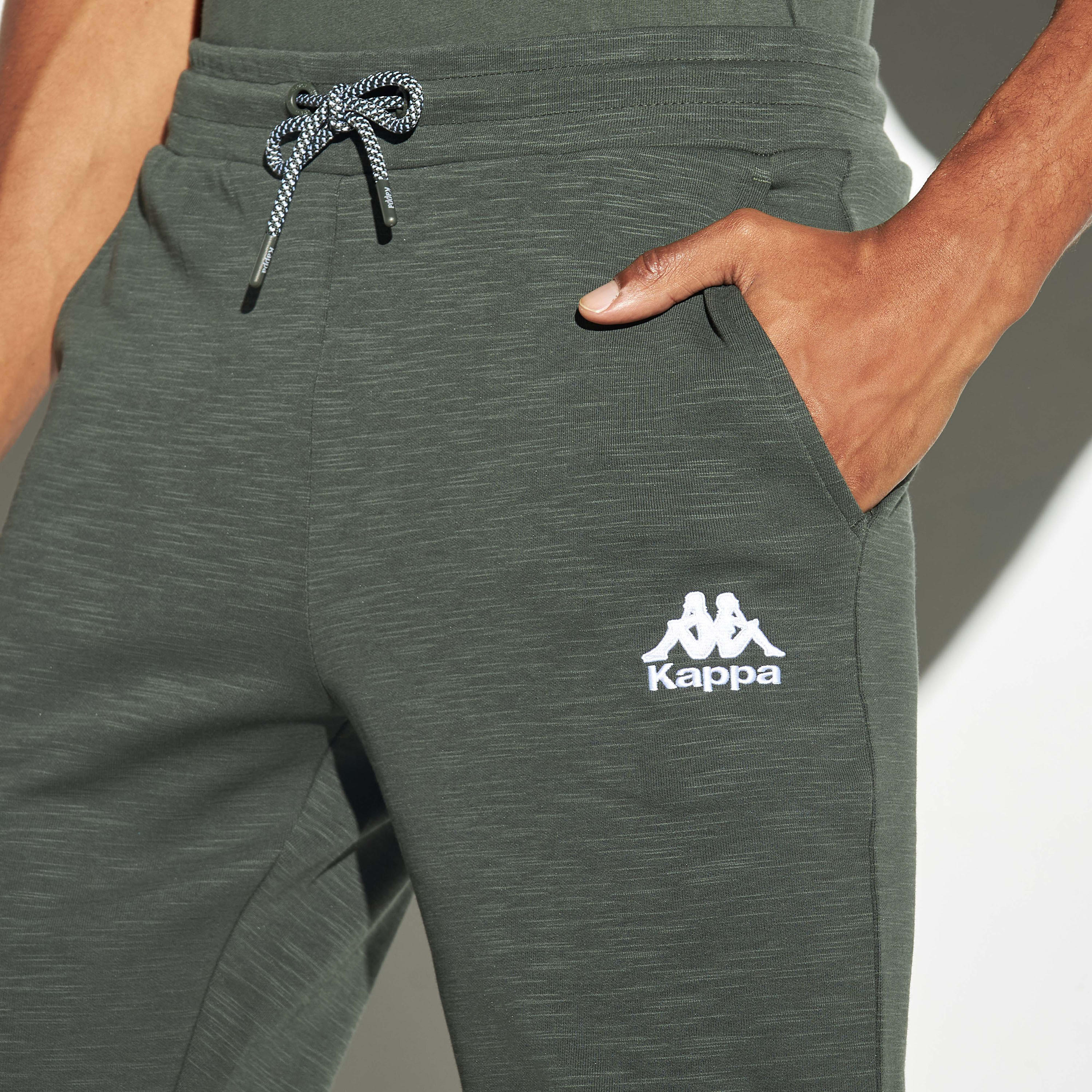 شورت برباط إغلاق وجيوب وتفاصيل شعار من كابا-men-clothing-bottoms-shorts-image-4