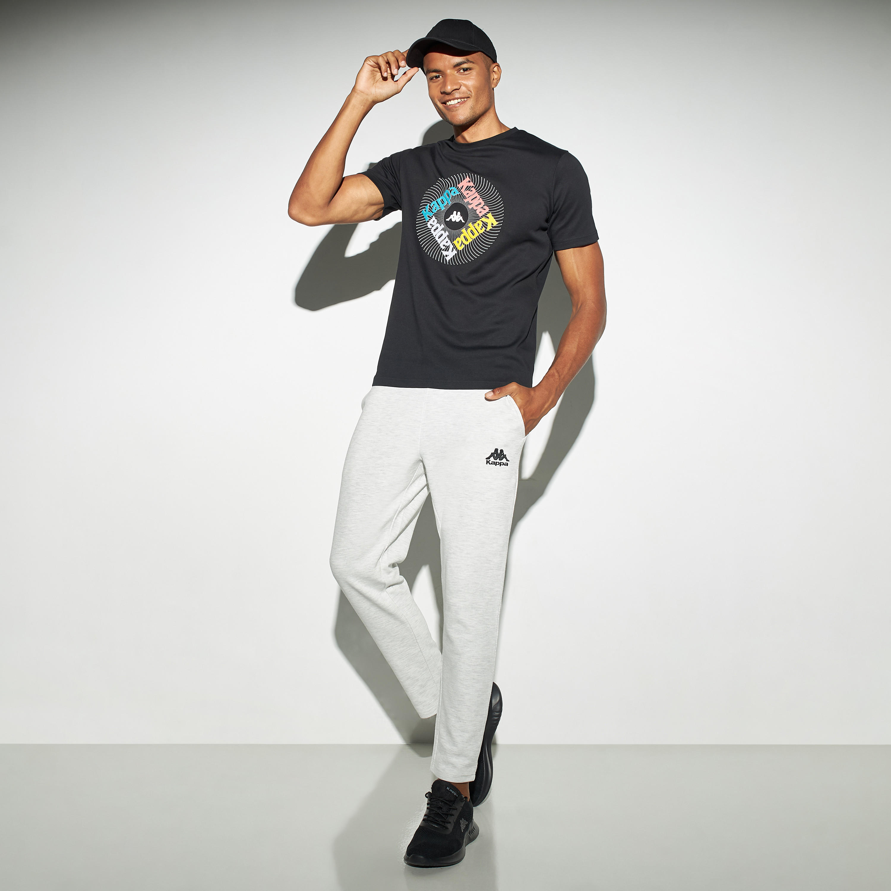 بنطلون رياضي برباط إغلاق وجيوب وتطريز شعار من كابا-men-clothing-sportswearandactivewear-bottoms-image-2