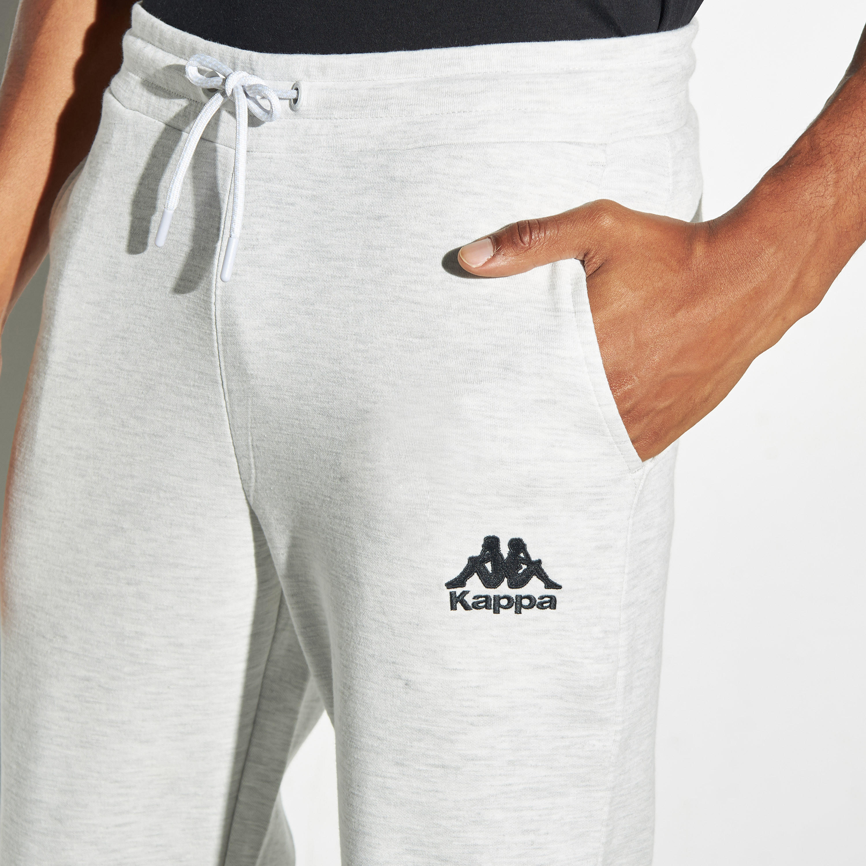 بنطلون رياضي برباط إغلاق وجيوب وتطريز شعار من كابا-men-clothing-sportswearandactivewear-bottoms-image-4