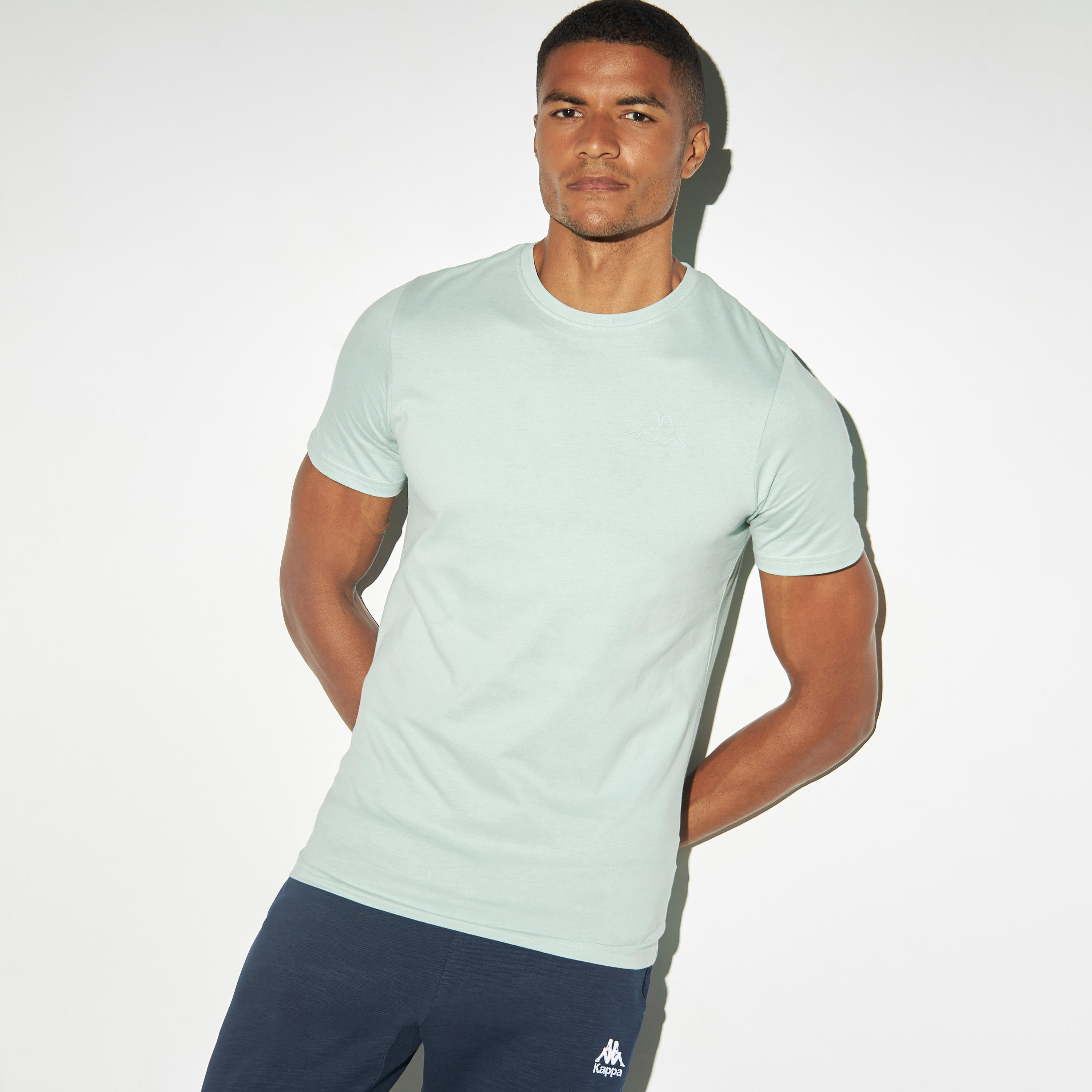 تيشيرت سادة بياقة ضيّقة وأكمام قصيرة من كابا-men-clothing-sportswearandactivewear-tshirtsandpolos-image-4
