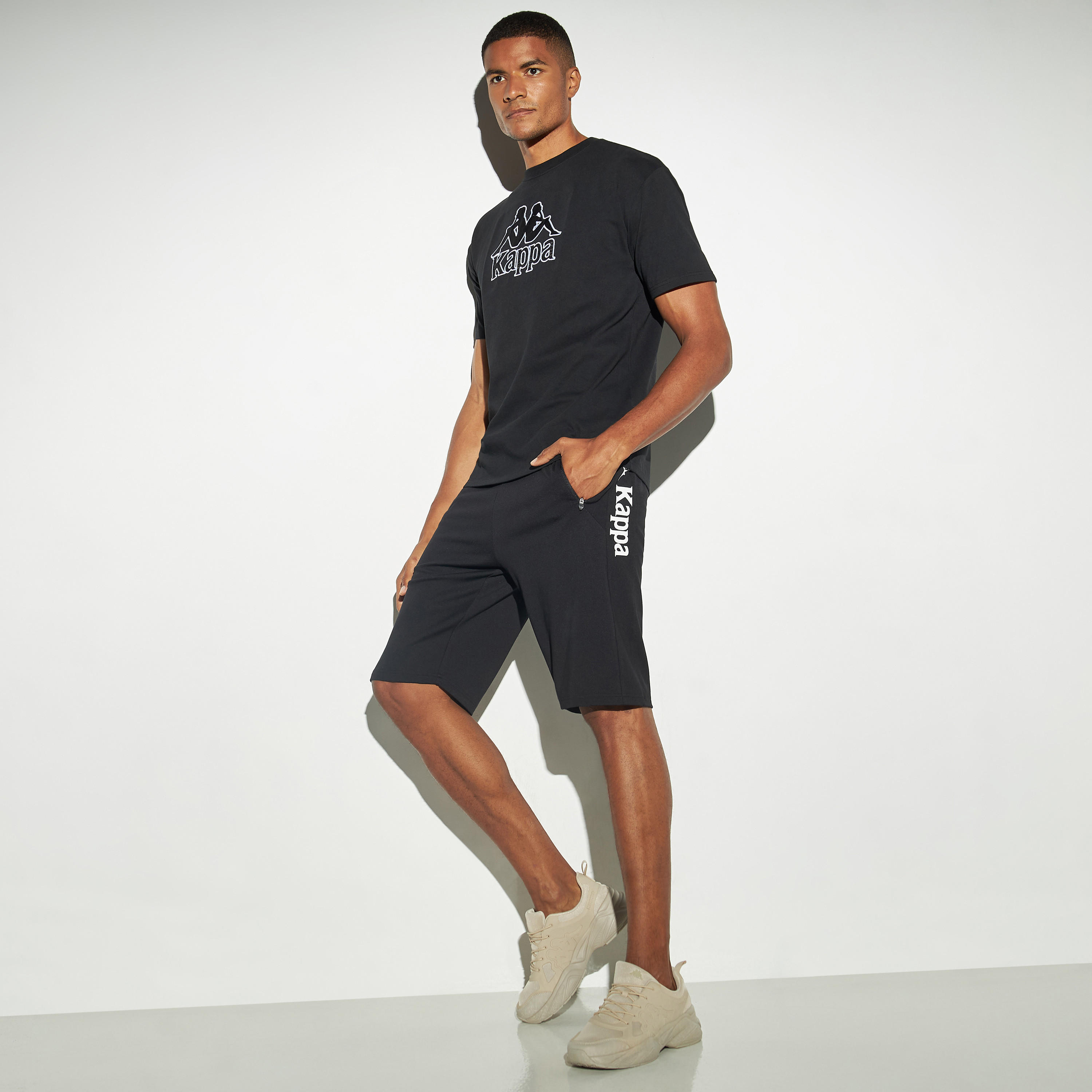 شورت برباط إغلاق وجيوب بسحاب وطبعات شعار من كابا-men-clothing-bottoms-shorts-image-2