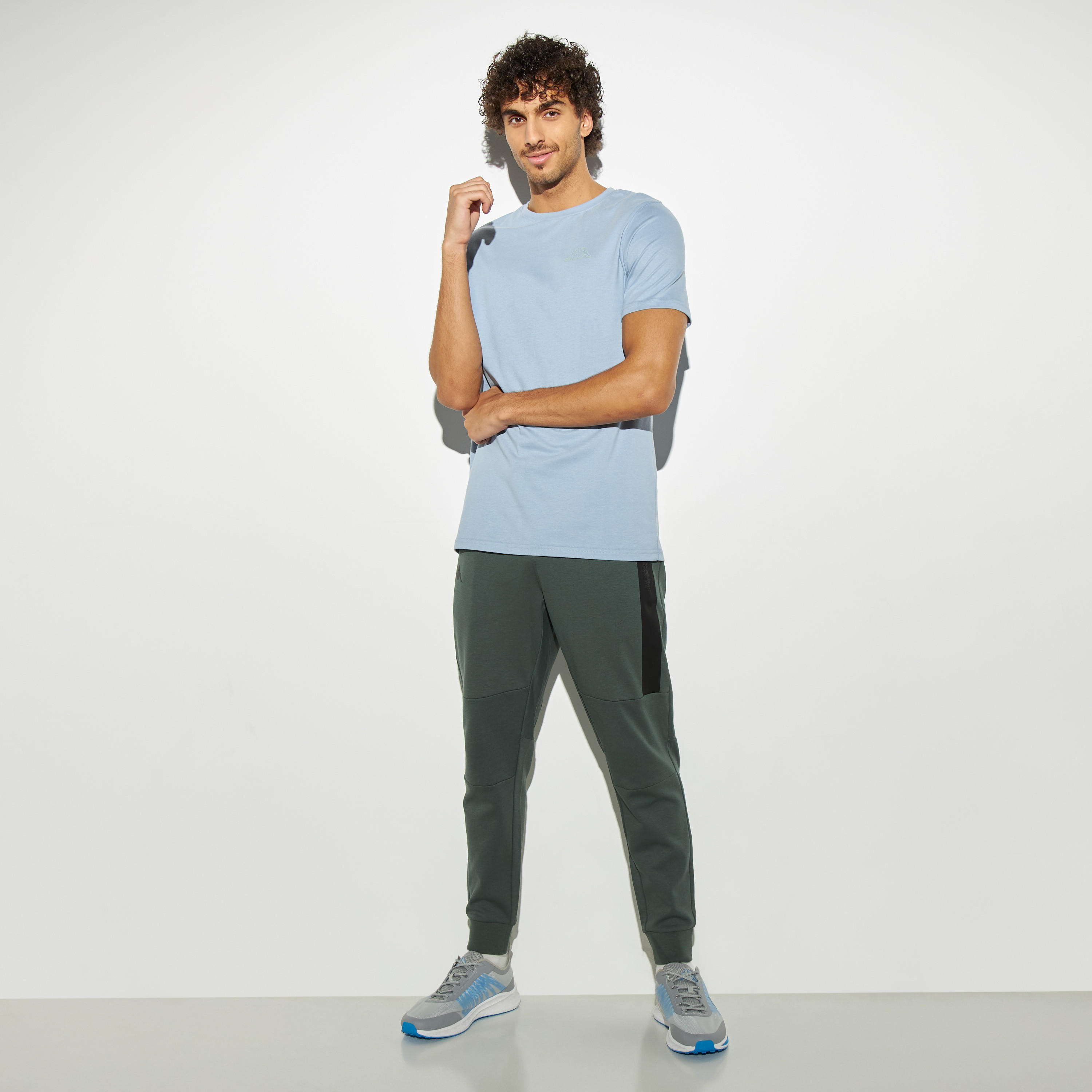 بنطلون رياضي سادة برباط إغلاق وجيوب من كابا-men-clothing-sportswearandactivewear-bottoms-image-3