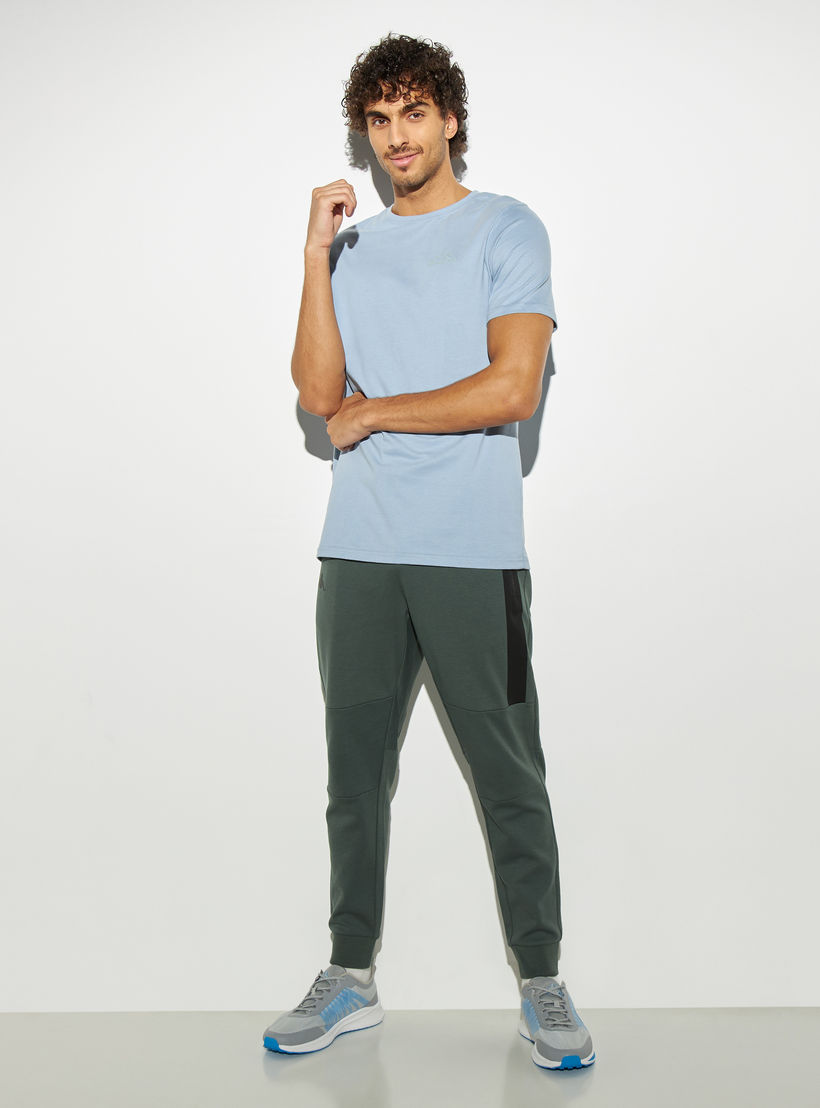 بنطلون رياضي سادة برباط إغلاق وجيوب من كابا-men-clothing-sportswearandactivewear-bottoms-image-3