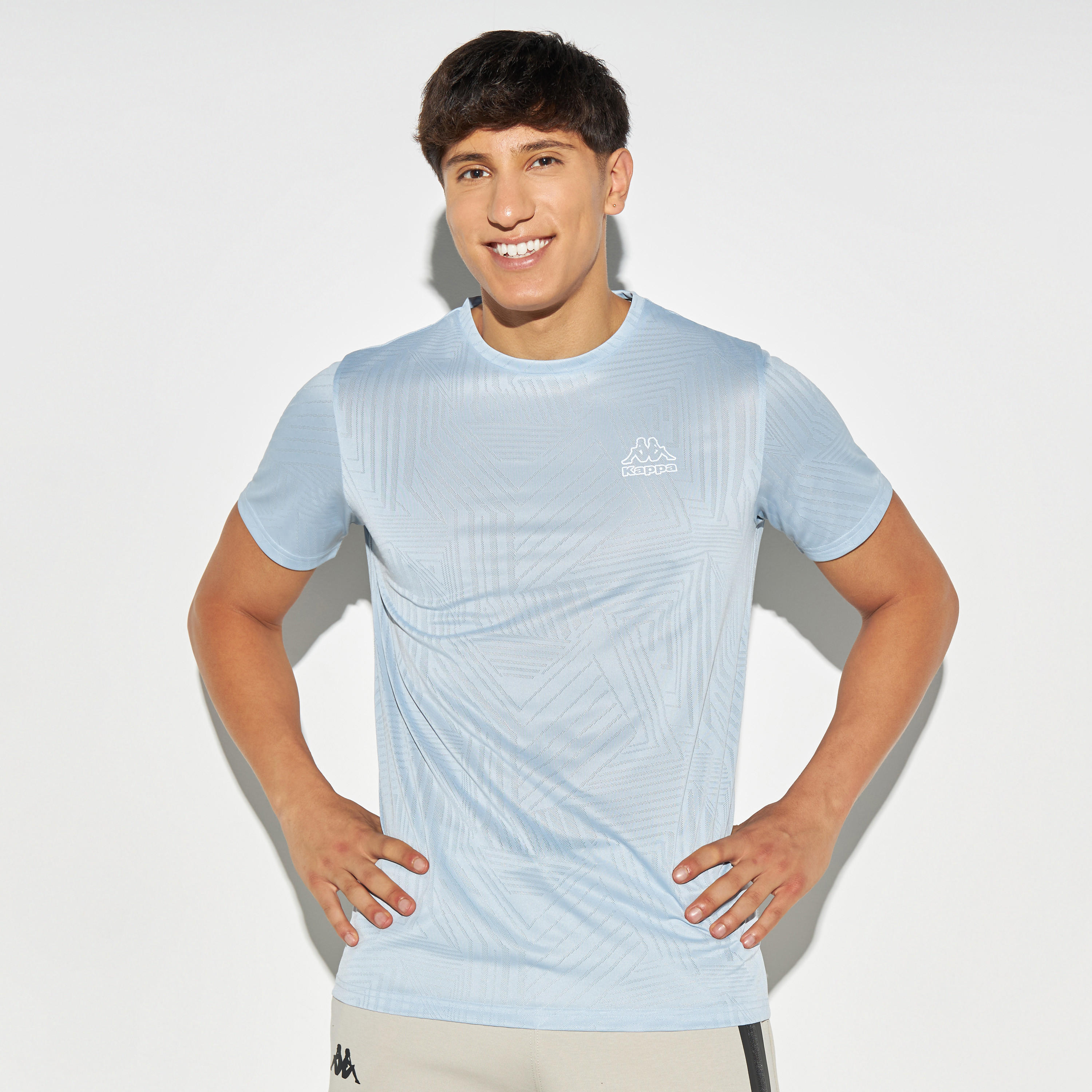 تيشيرت بيرفورمنس بارز الملمس بياقة ضيقة وأكمام قصيرة من كابا-men-clothing-sportswearandactivewear-tshirtsandpolos-image-1