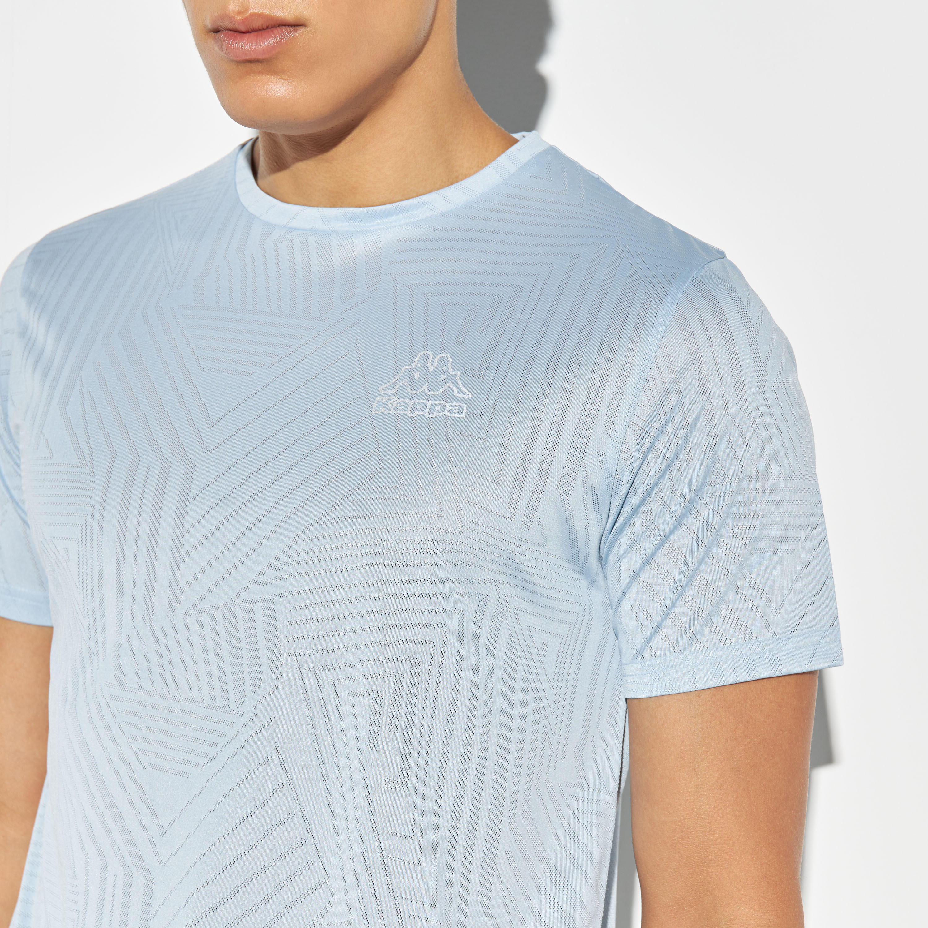 تيشيرت بيرفورمنس بارز الملمس بياقة ضيقة وأكمام قصيرة من كابا-men-clothing-sportswearandactivewear-tshirtsandpolos-image-4