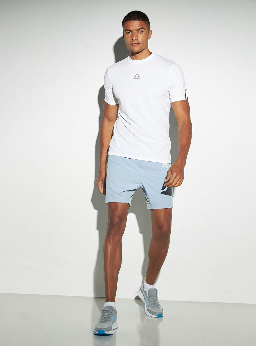 شورت بخصر مطاطي وجيوب وتفاصيل شعار من كابا-men-clothing-bottoms-shorts-image-2