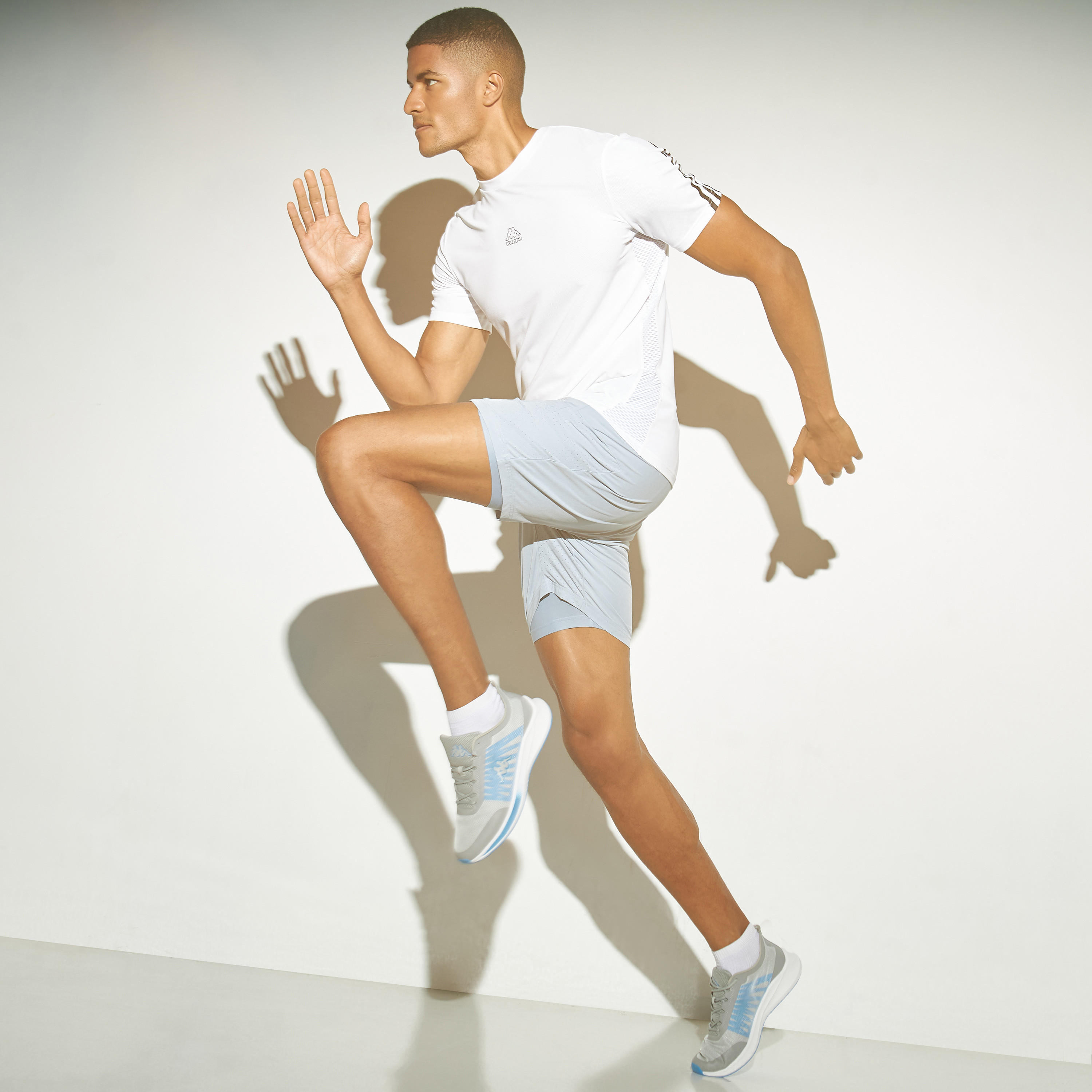 شورت بخصر مطاطي وجيوب وتفاصيل شعار من كابا-men-clothing-bottoms-shorts-image-5