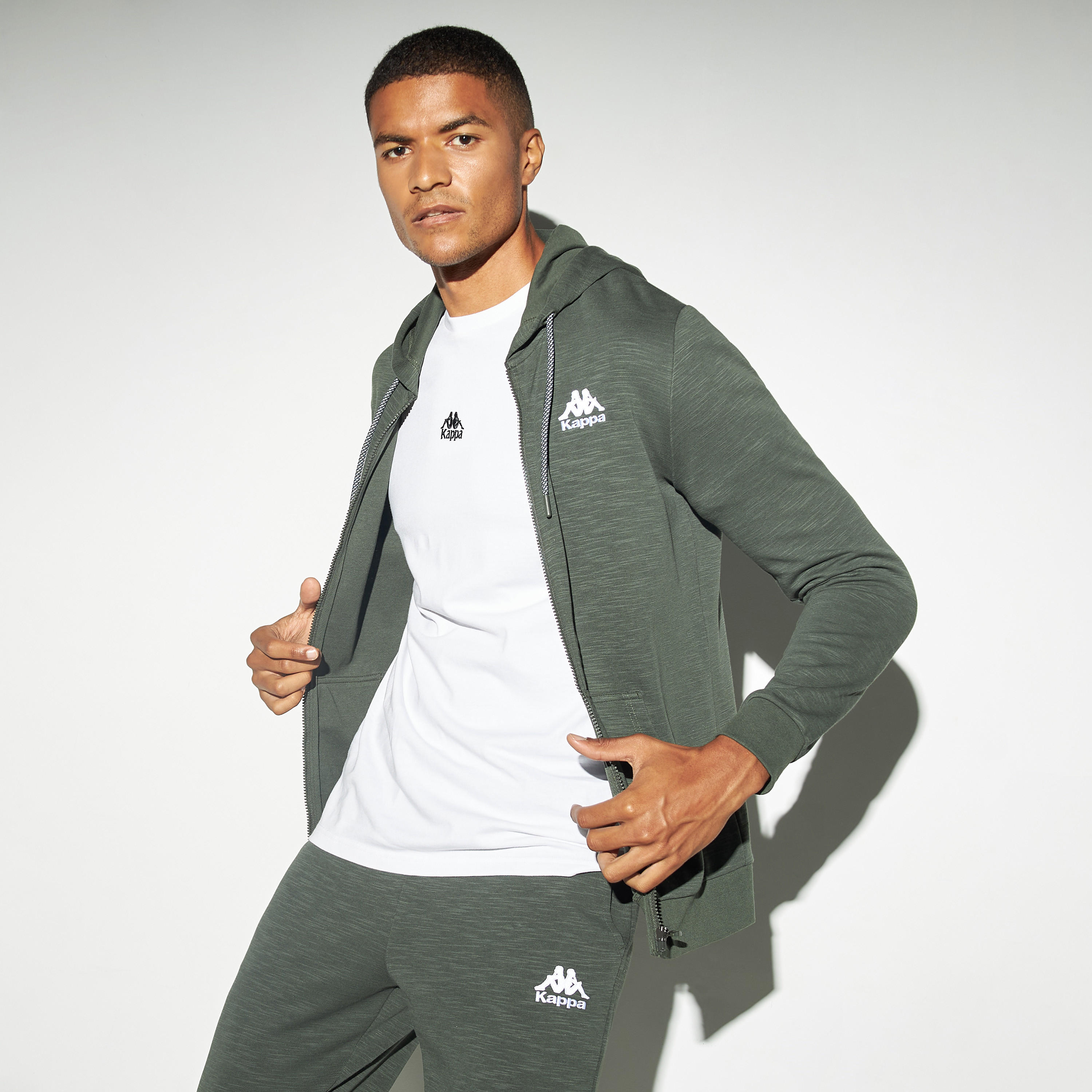 سترة بغطاء للرأس وجيب كنغر من  كابا-men-winterwear-hoodiesandsweatshirts-image-1