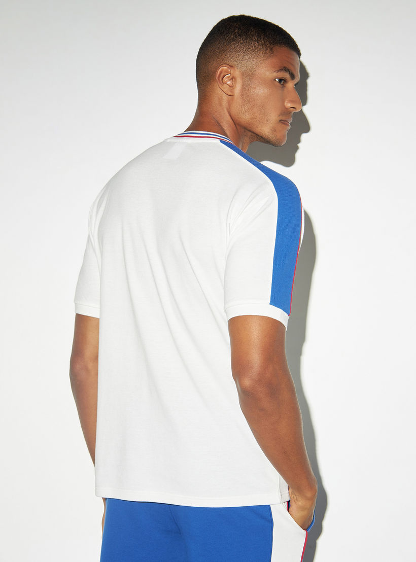 تيشيرت بأكمام قصيرة وتفاصيل شريط وطبعات من كابا-men-clothing-sportswearandactivewear-tshirtsandpolos-image-3