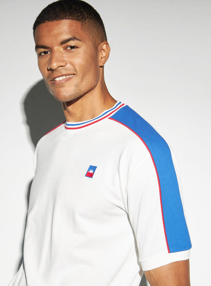 تيشيرت بأكمام قصيرة وتفاصيل شريط وطبعات من كابا-men-clothing-sportswearandactivewear-tshirtsandpolos-image-4
