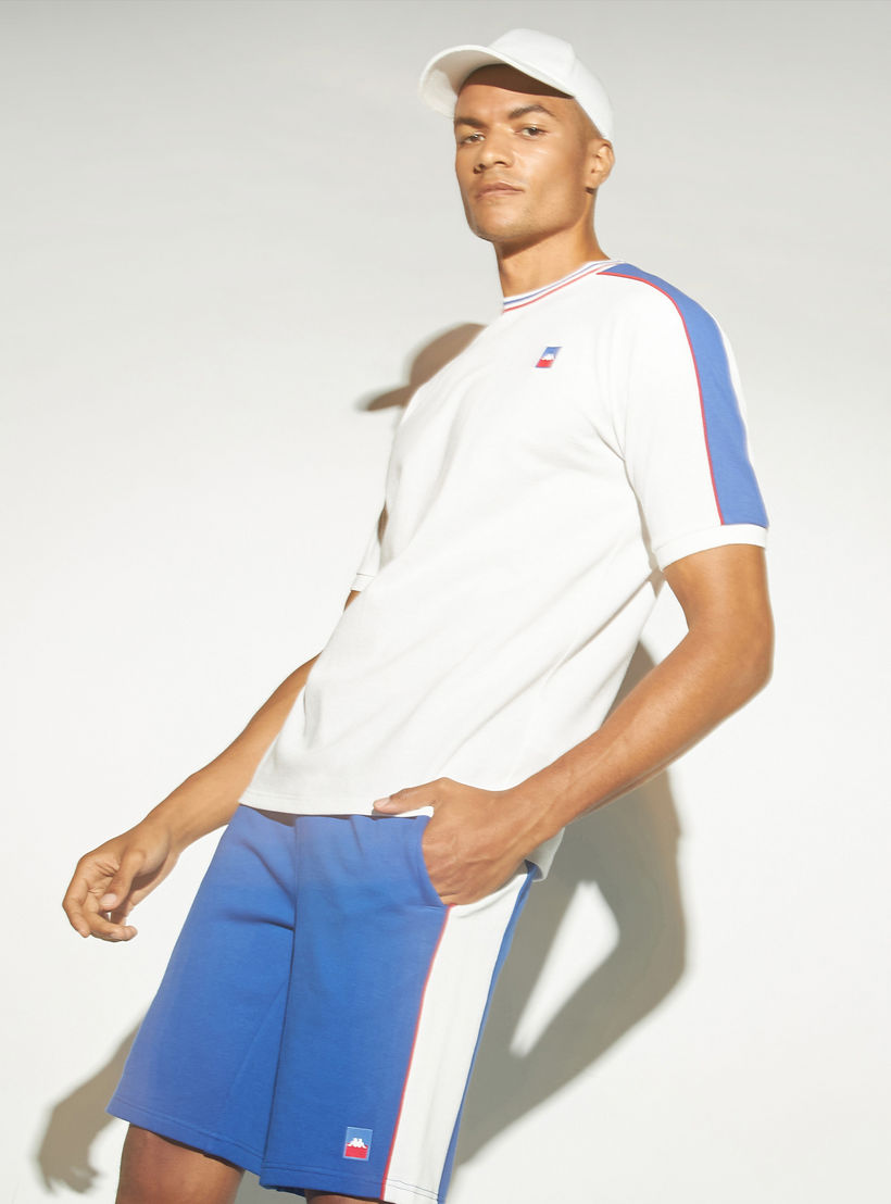 تيشيرت بأكمام قصيرة وتفاصيل شريط وطبعات من كابا-men-clothing-sportswearandactivewear-tshirtsandpolos-image-5