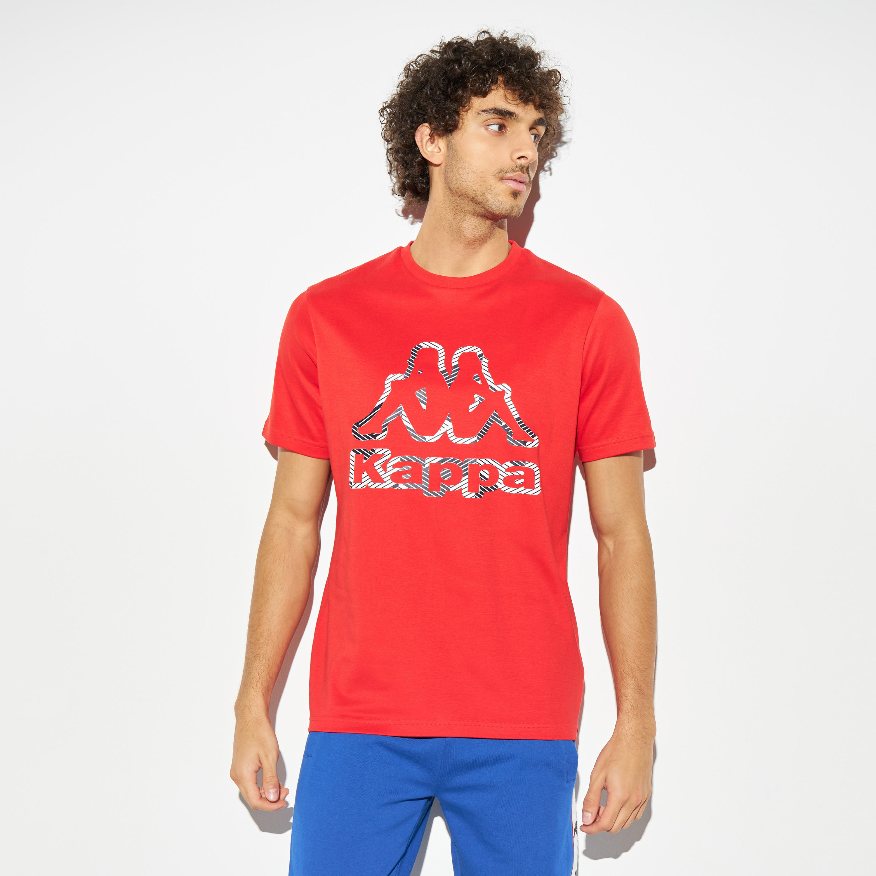تيشيرت بأكمام قصيرة وياقة ضيقة وطبعات شعار من كابا-men-clothing-sportswearandactivewear-tshirtsandpolos-image-1