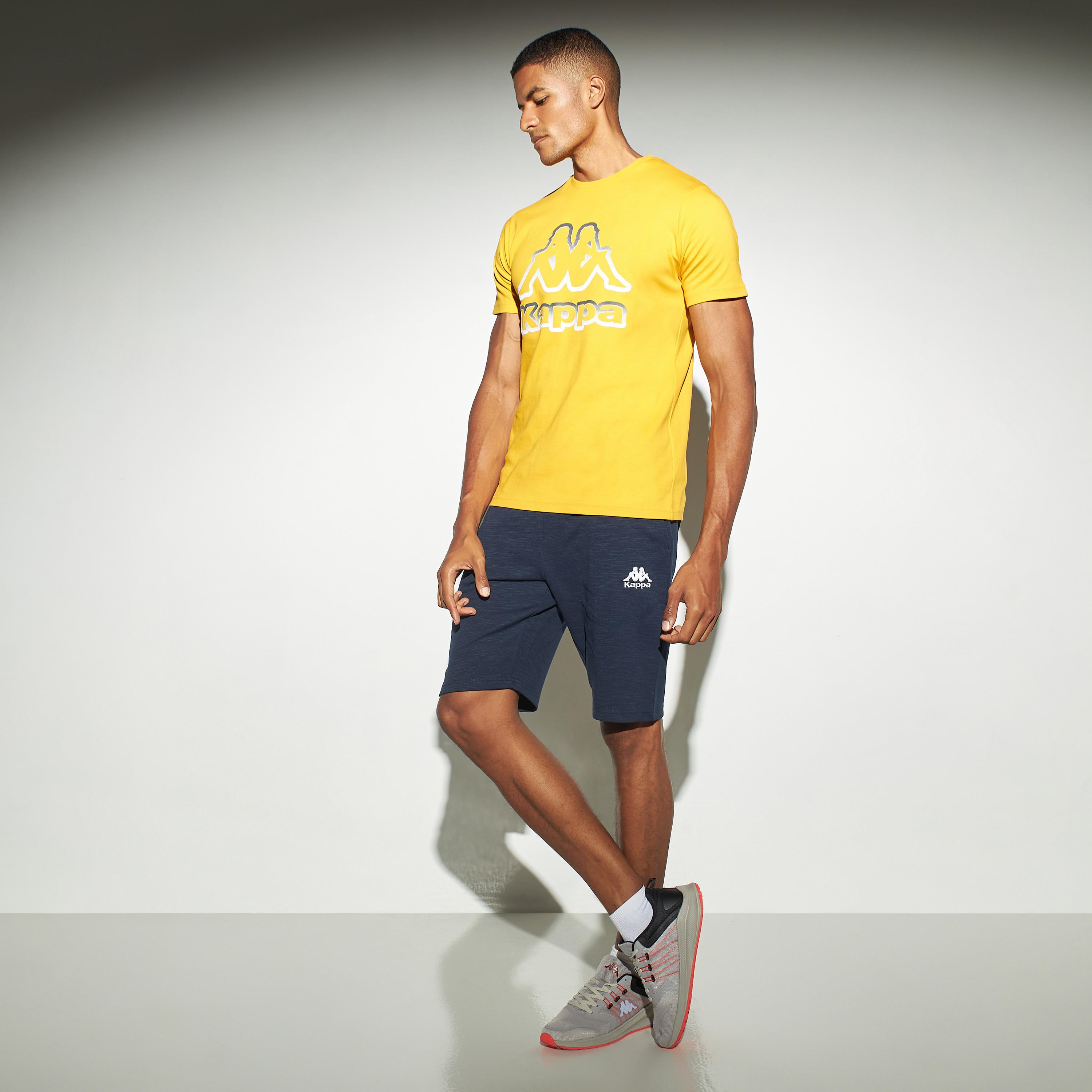 شورت برباط إغلاق وجيوب وشعار من كابا-men-clothing-bottoms-shorts-image-2
