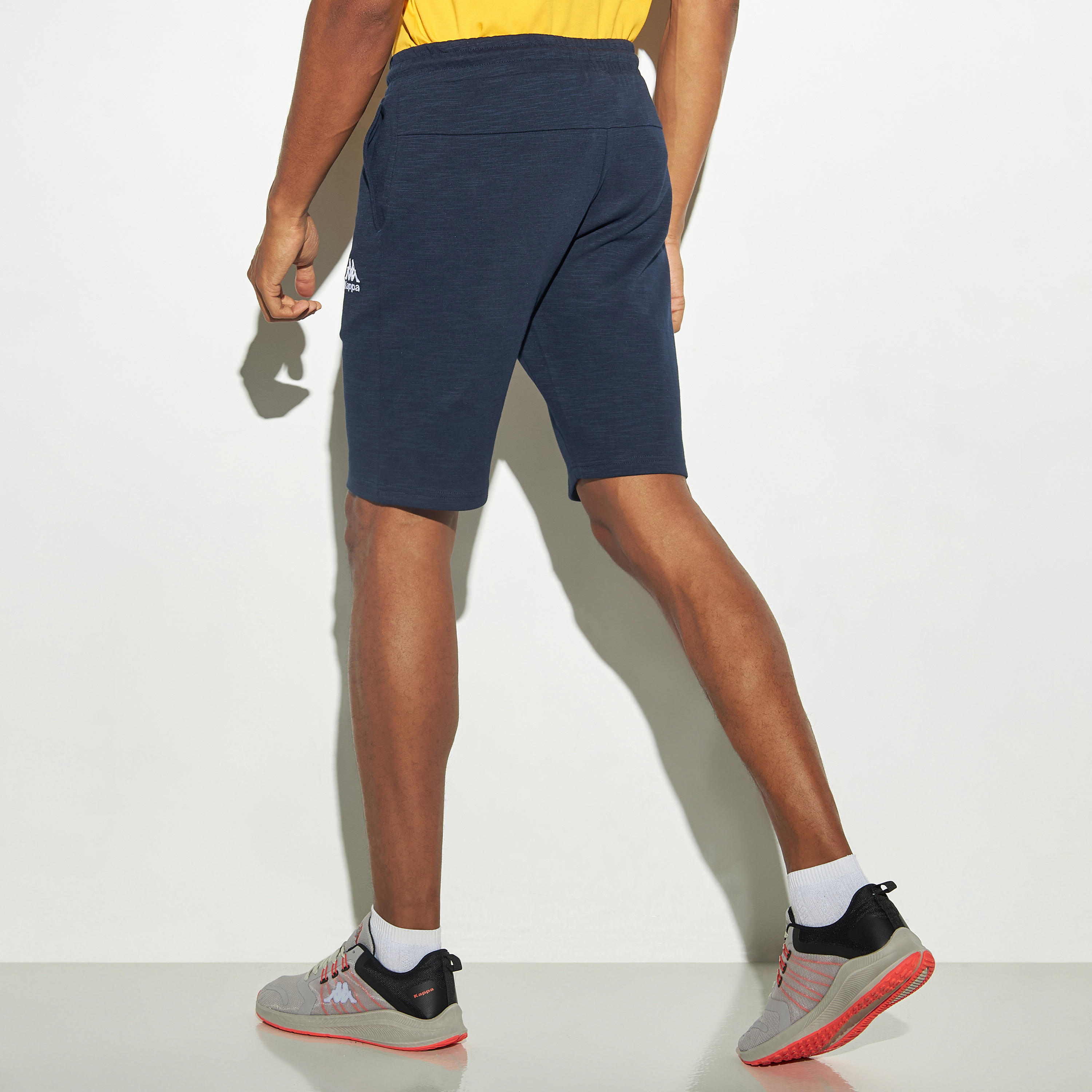 شورت برباط إغلاق وجيوب وشعار من كابا-men-clothing-bottoms-shorts-image-3