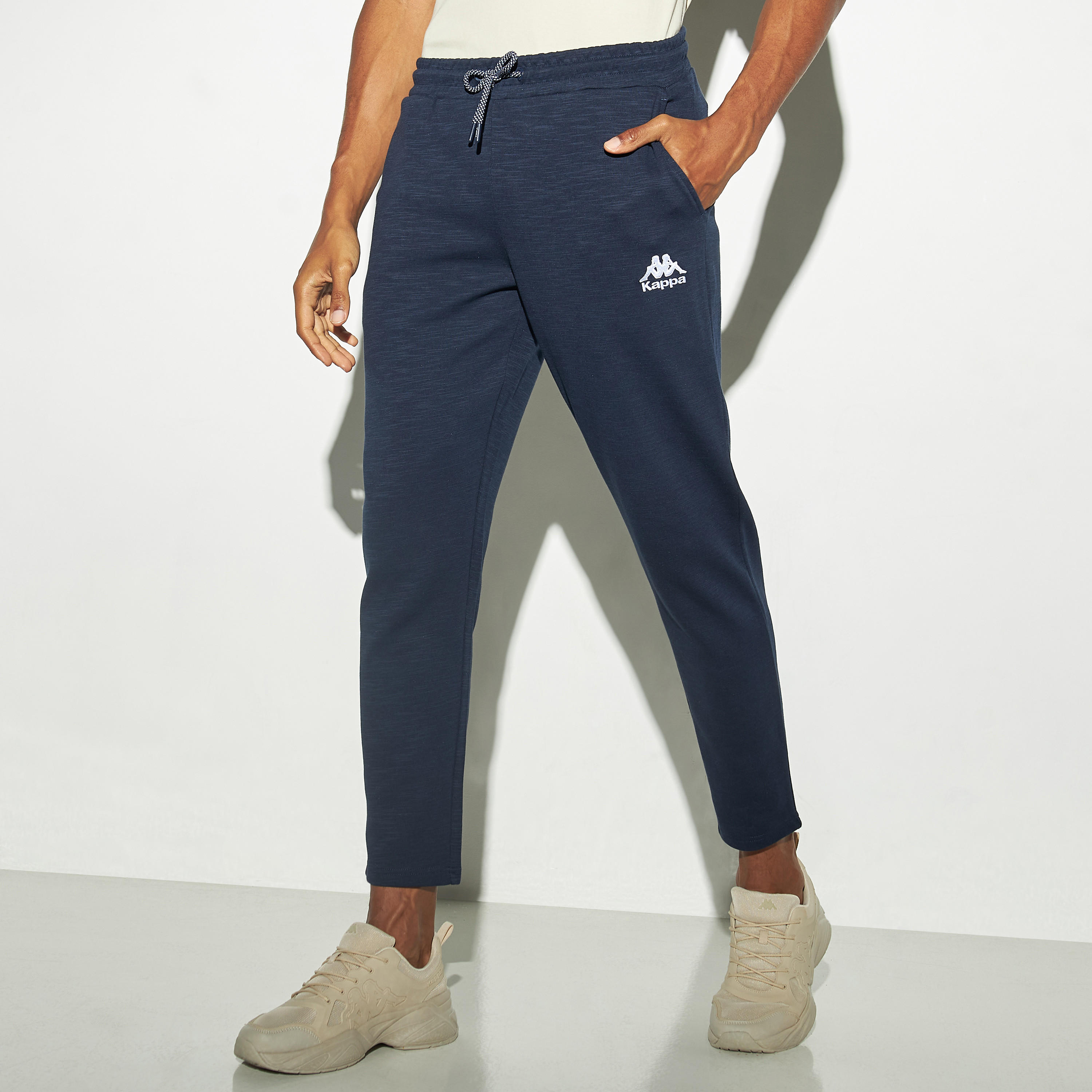 بنطلون رياضي مطرّز بشعار ورباط إغلاق من كابا-men-clothing-sportswearandactivewear-bottoms-image-1