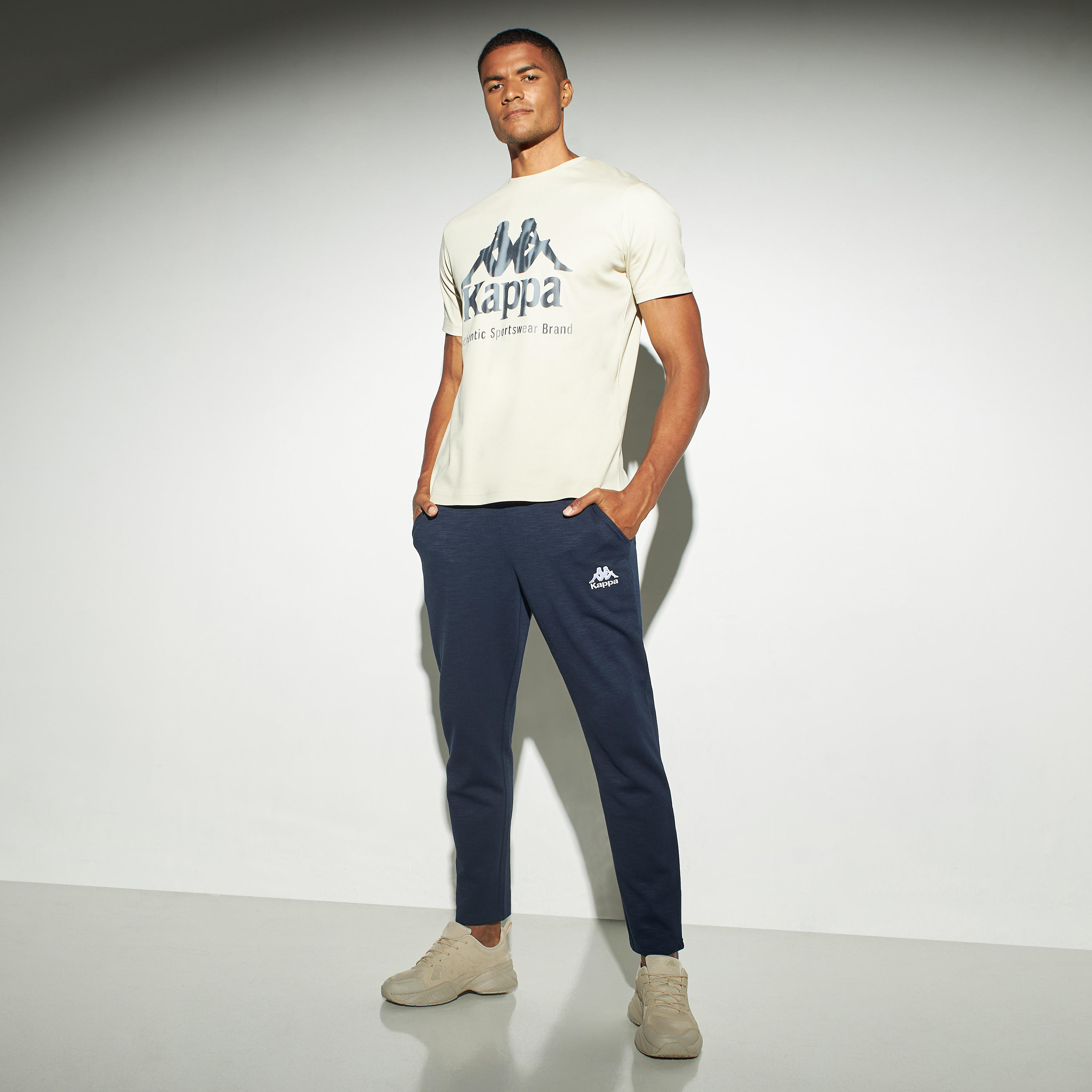 بنطلون رياضي مطرّز بشعار ورباط إغلاق من كابا-men-clothing-sportswearandactivewear-bottoms-image-2