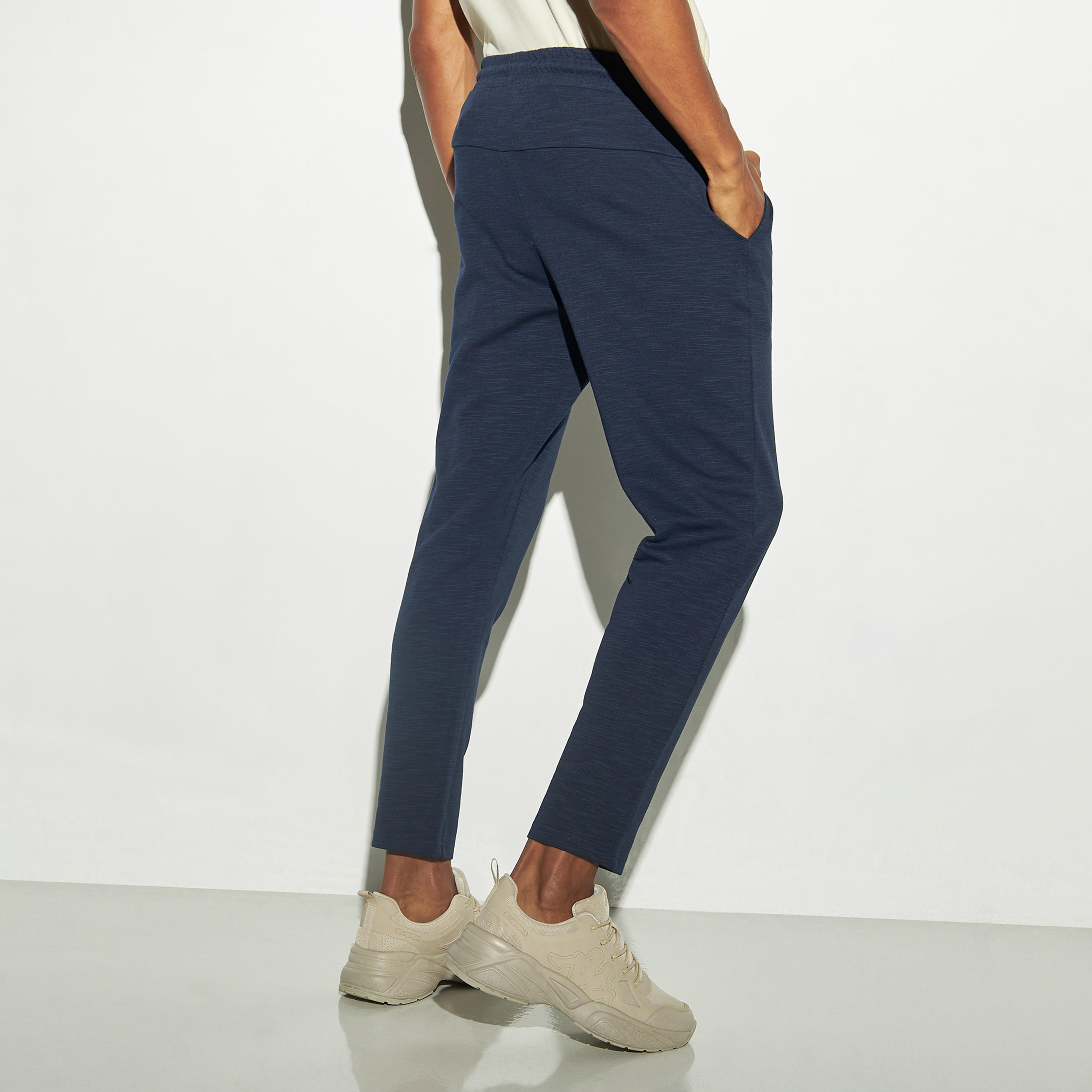 بنطلون رياضي مطرّز بشعار ورباط إغلاق من كابا-men-clothing-sportswearandactivewear-bottoms-image-3