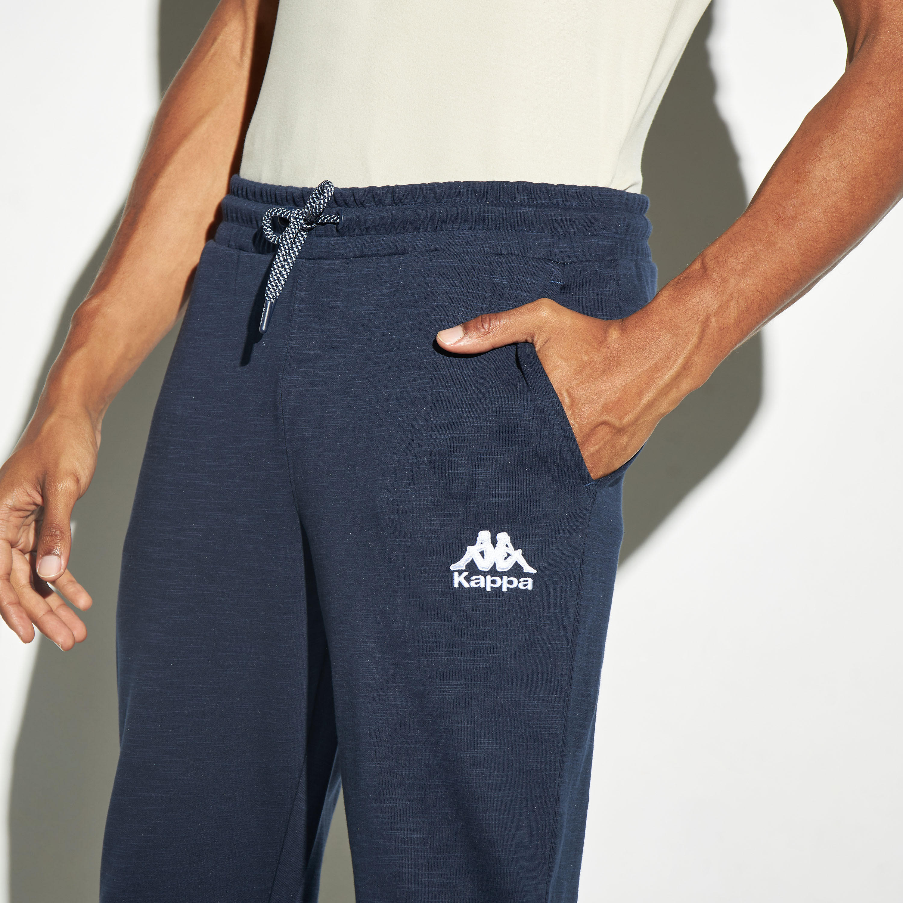 بنطلون رياضي مطرّز بشعار ورباط إغلاق من كابا-men-clothing-sportswearandactivewear-bottoms-image-4