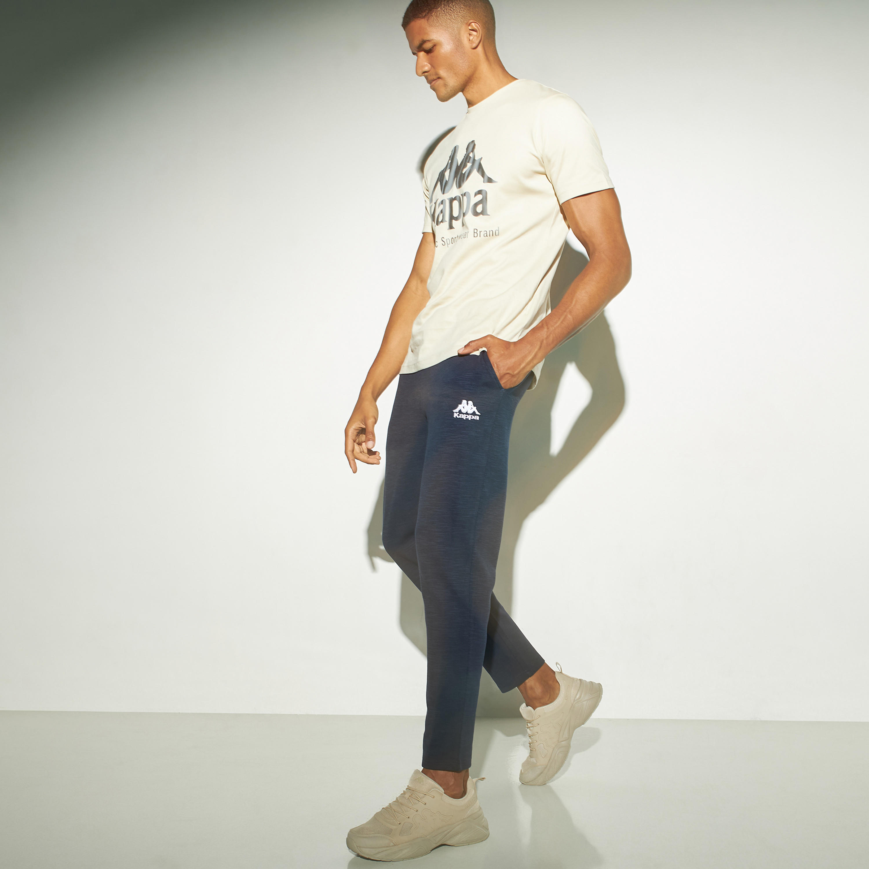 بنطلون رياضي مطرّز بشعار ورباط إغلاق من كابا-men-clothing-sportswearandactivewear-bottoms-image-5
