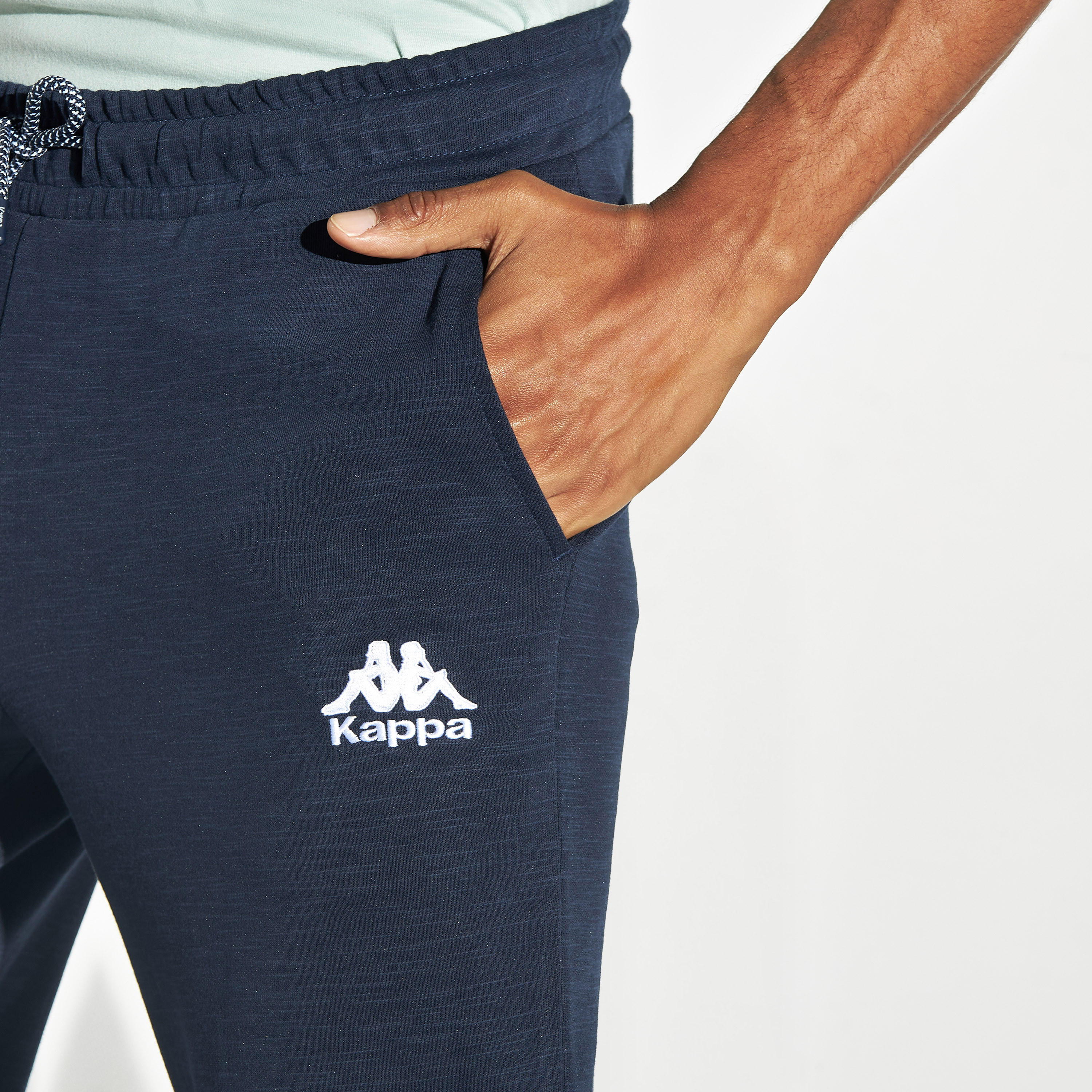 بنطلون رياضي بتطريز شعار ورباط إغلاق وجيوب من كابا-men-clothing-sportswearandactivewear-tracksuits-image-4