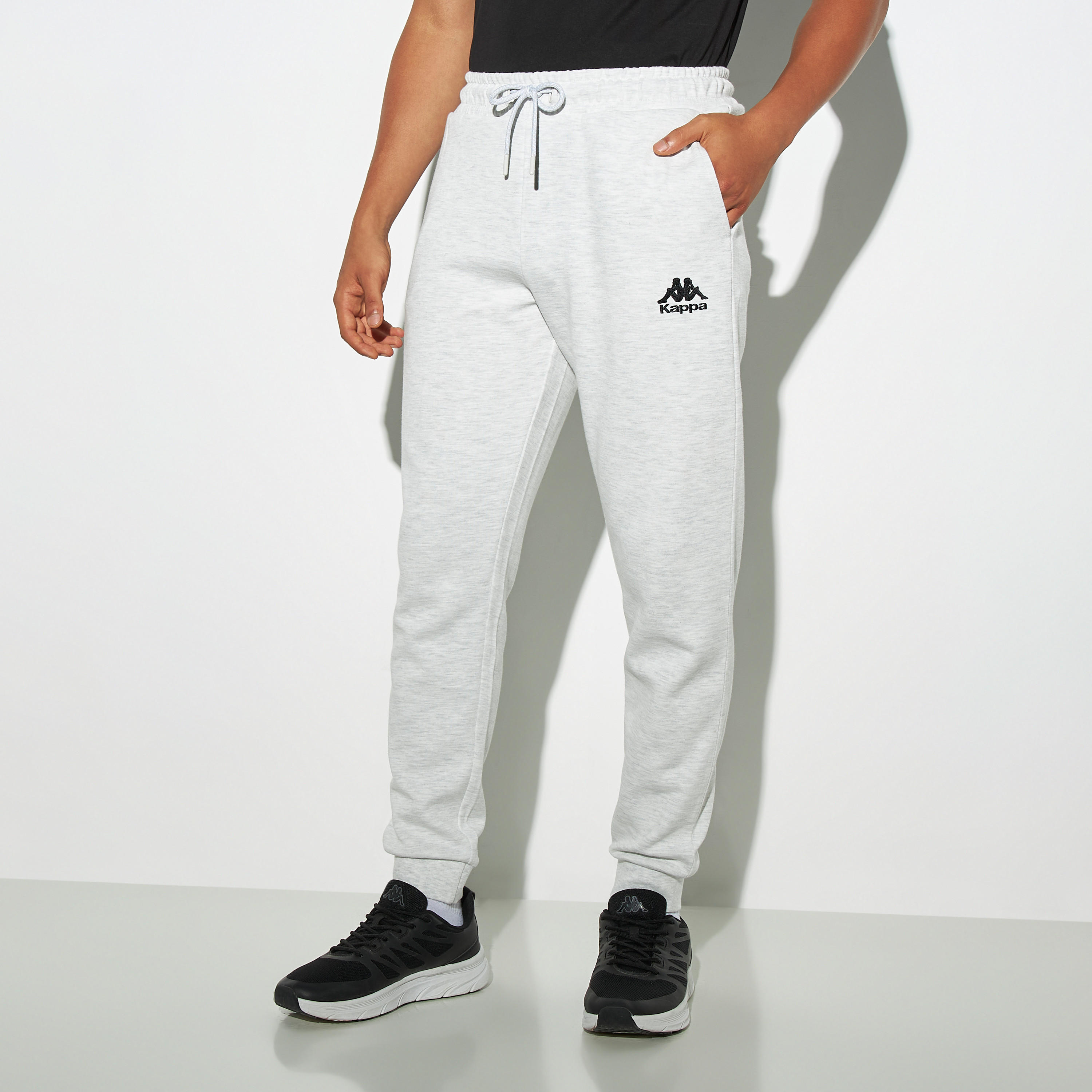 بنطلون رياضي سادة برباط إغلاق وجيوب من كابا-men-clothing-sportswearandactivewear-bottoms-image-1