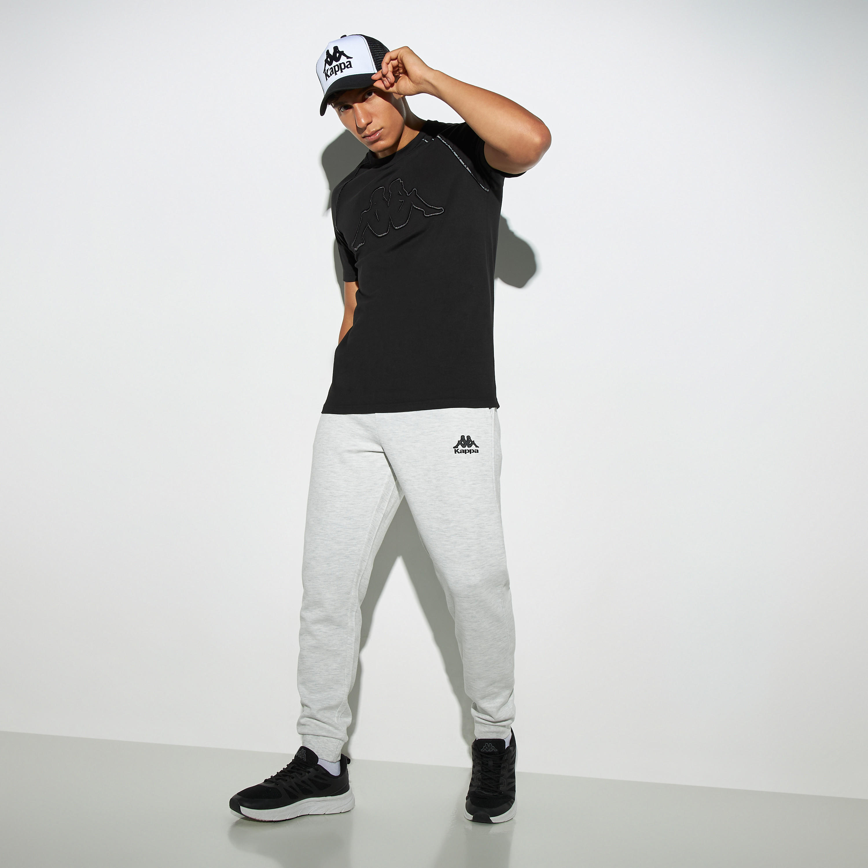 بنطلون رياضي سادة برباط إغلاق وجيوب من كابا-men-clothing-sportswearandactivewear-bottoms-image-2