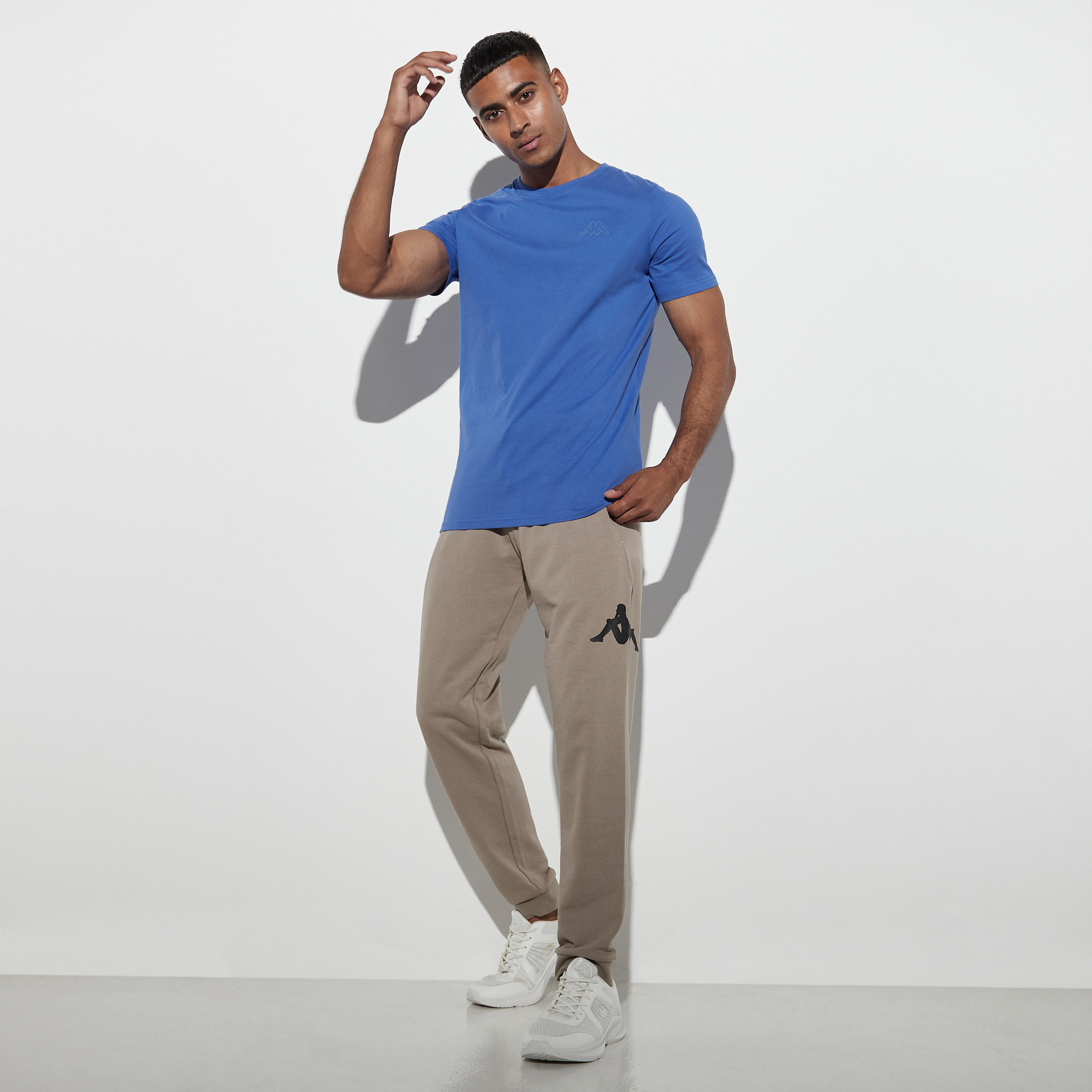تيشيرت سادة بياقة ضيّقة وأكمام قصيرة من كابا-men-clothing-sportswearandactivewear-tshirtsandpolos-image-3