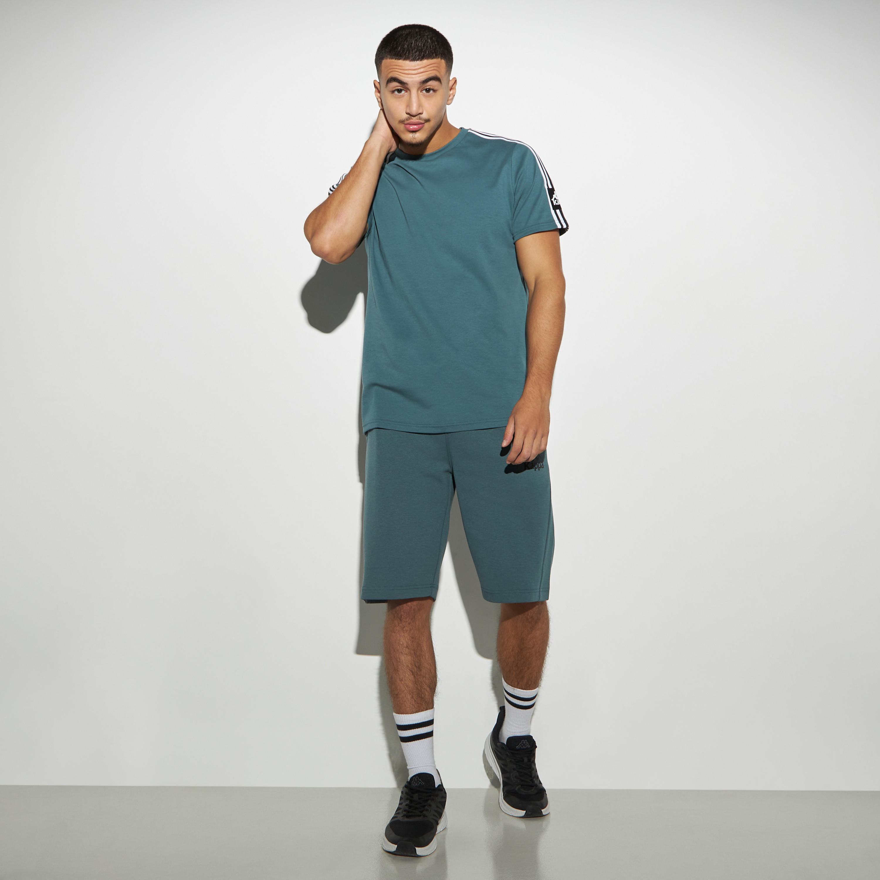 شورت برباط إغلاق وجيوب وطبعات من كابا-men-clothing-sportswearandactivewear-bottoms-image-2