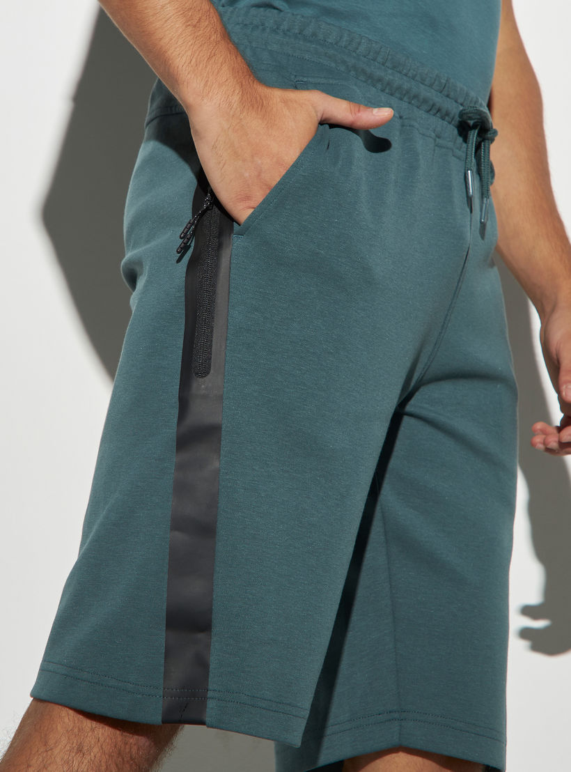 شورت برباط إغلاق وجيوب وطبعات من كابا-men-clothing-sportswearandactivewear-bottoms-image-4