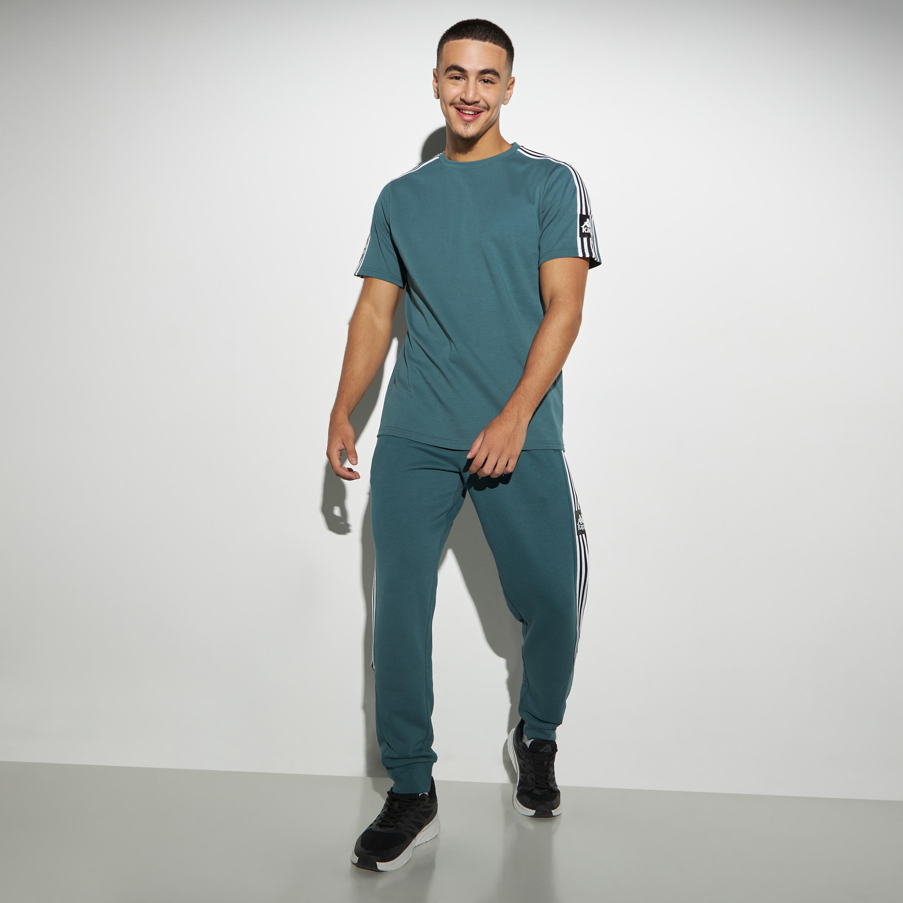 بنطلون رياضي مزخرف بشريطة من كابا-men-clothing-sportswearandactivewear-bottoms-image-2