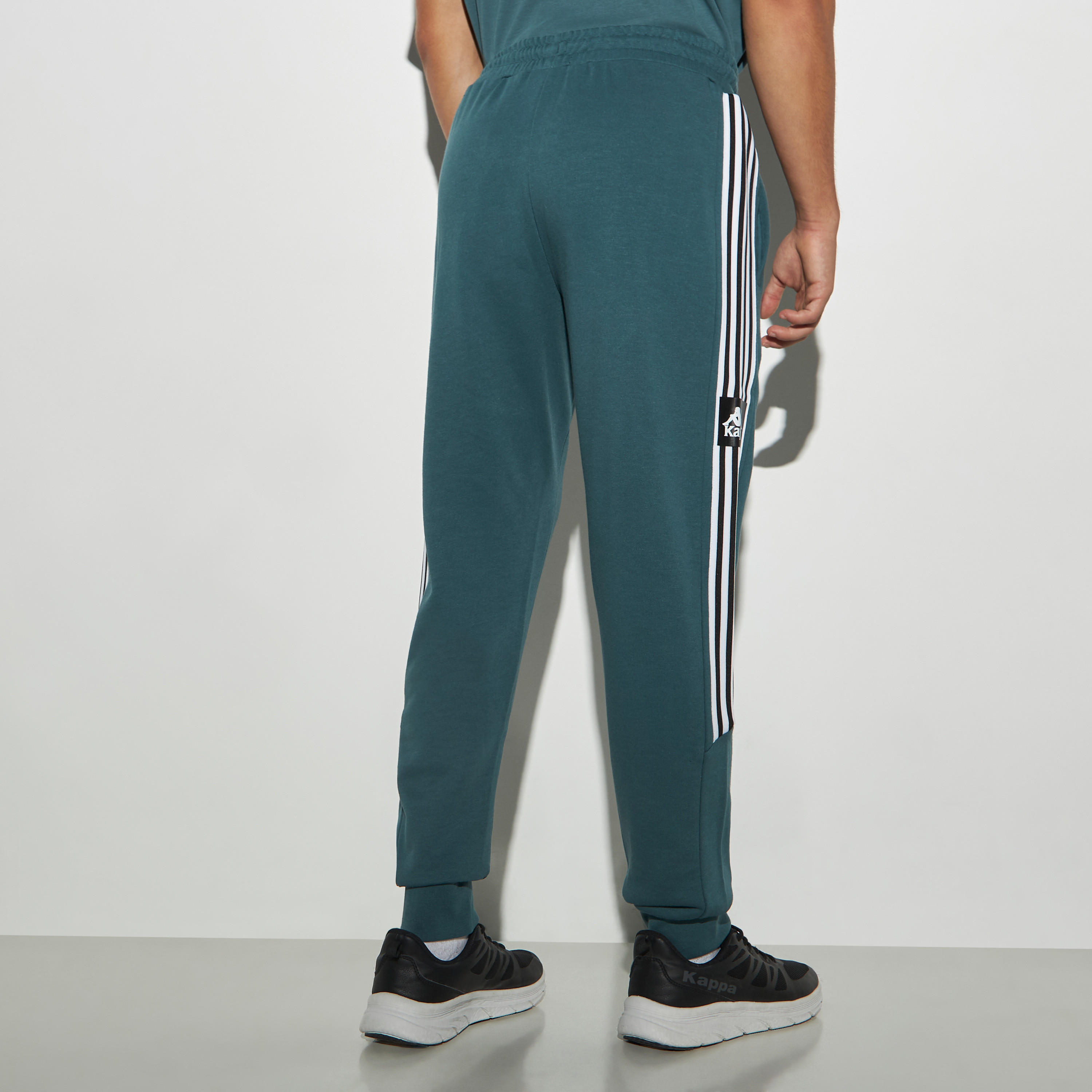 بنطلون رياضي مزخرف بشريطة من كابا-men-clothing-sportswearandactivewear-bottoms-image-3