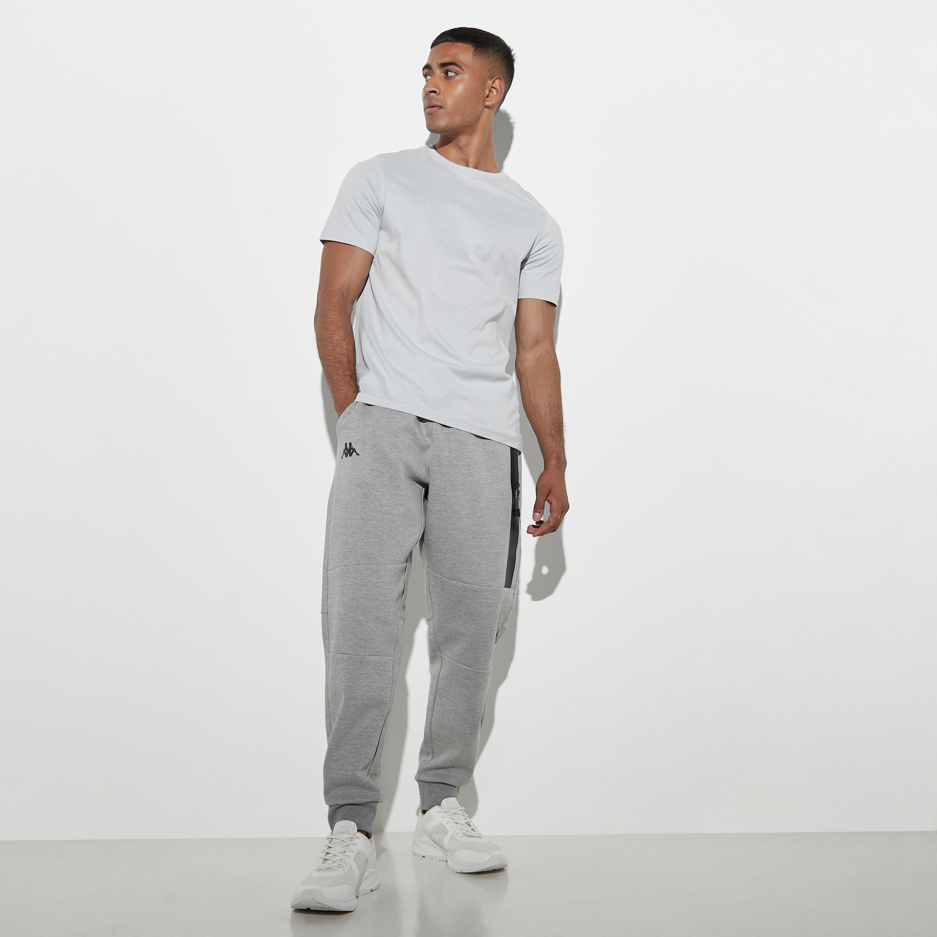 بنطلون رياضي برباط إغلاق وجيوب وطبعات من كابا-men-clothing-sportswearandactivewear-bottoms-image-2