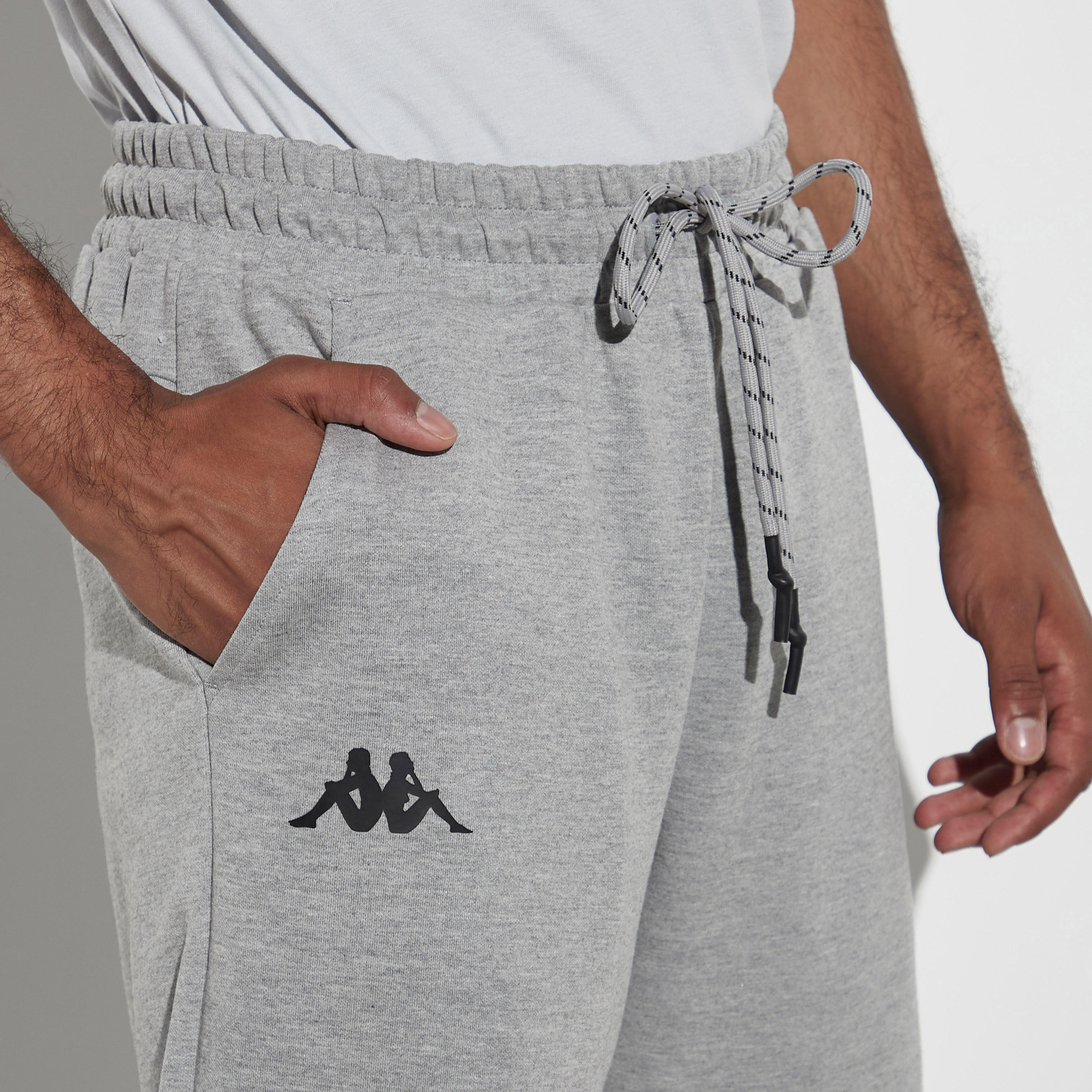 بنطلون رياضي برباط إغلاق وجيوب وطبعات من كابا-men-clothing-sportswearandactivewear-bottoms-image-4