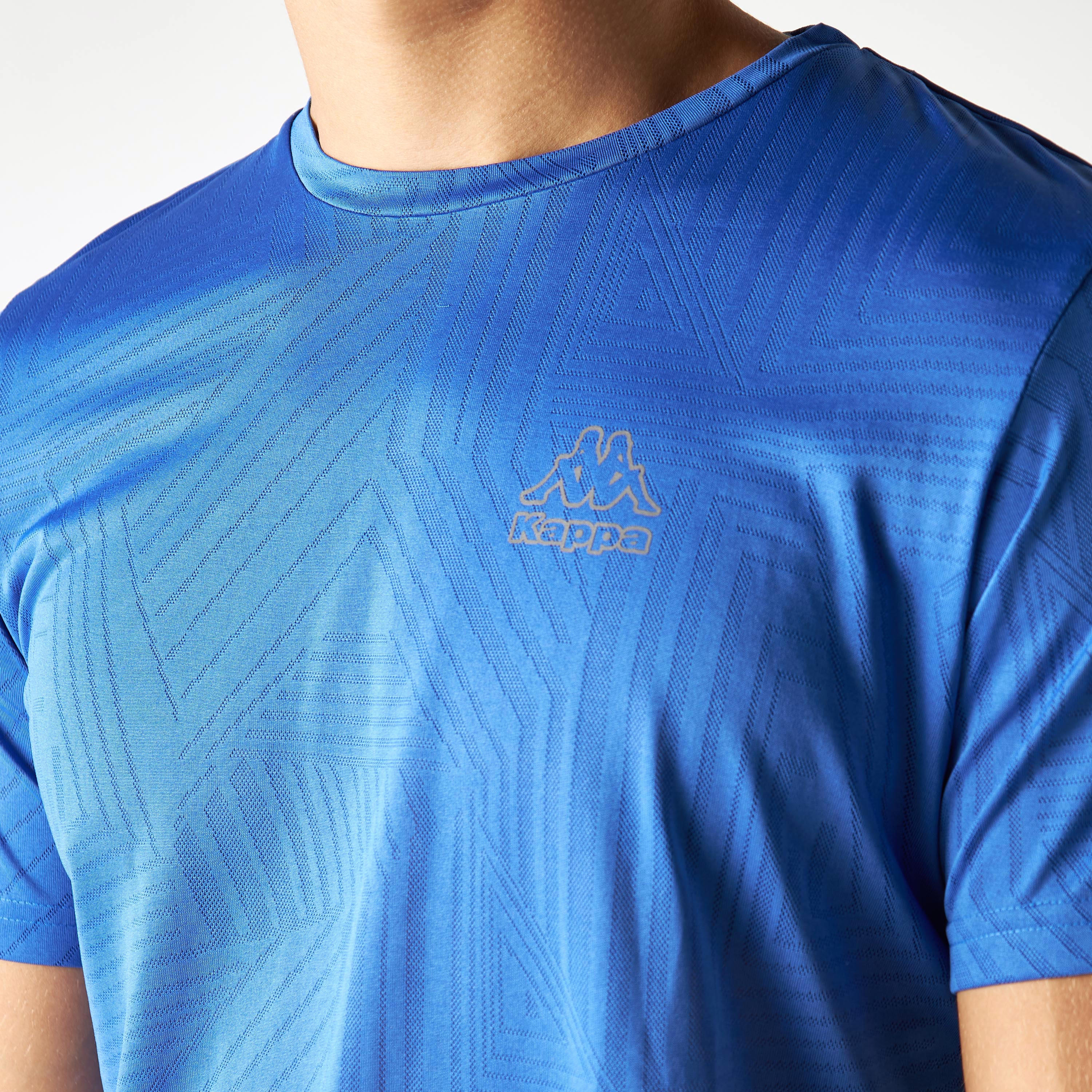 تيشيرت بيرفورمنس بياقة ضيّقة وطبعات من كابا-men-clothing-sportswearandactivewear-tshirtsandpolos-image-4