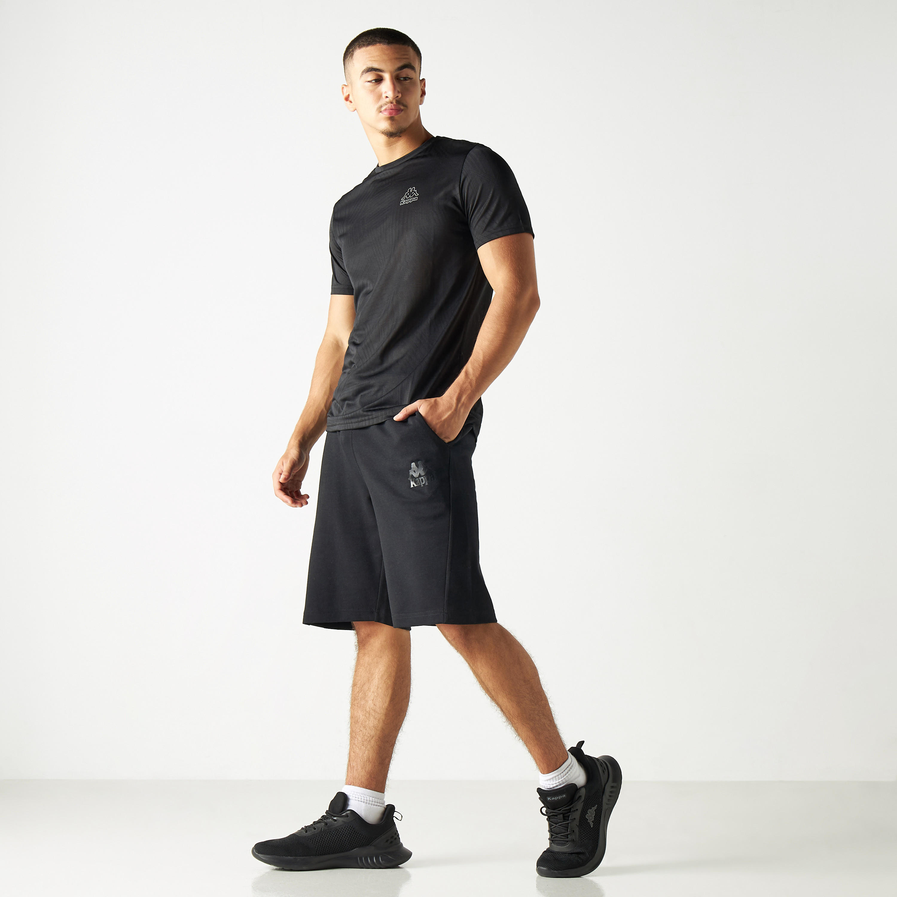 تيشيرت بيرفورمنس بياقة ضيقة وأكمام قصيرة من كابا-men-clothing-sportswearandactivewear-tshirtsandpolos-image-2