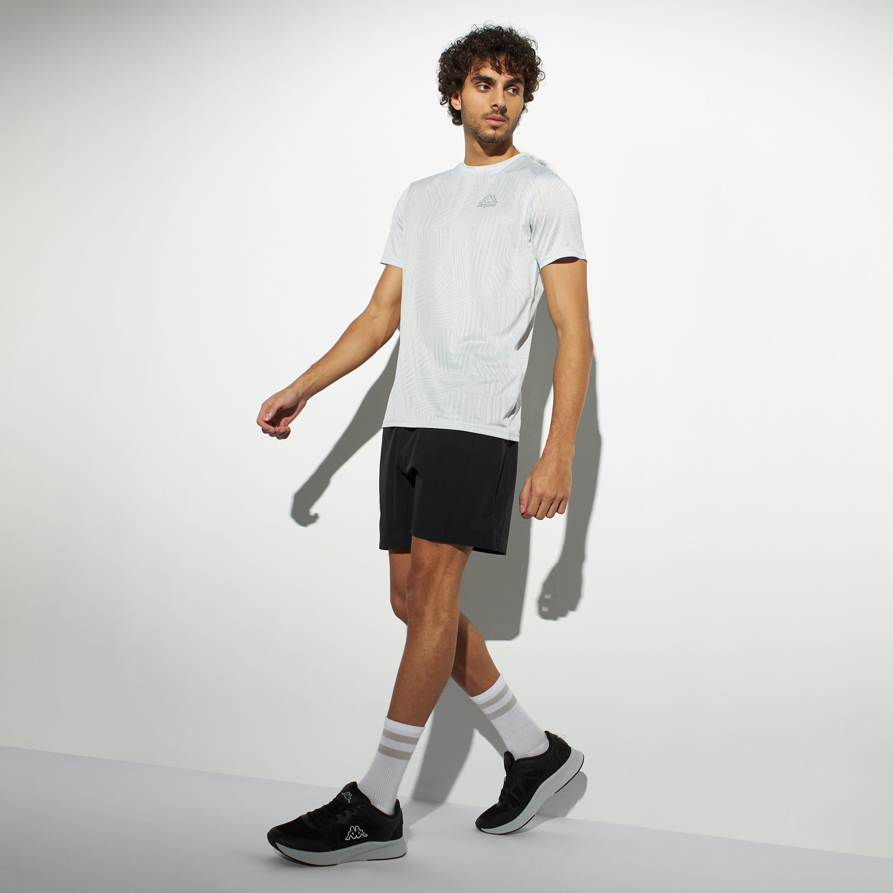 شورت بطبعات وخصر مطّاطي من كابا-men-clothing-bottoms-shorts-image-2
