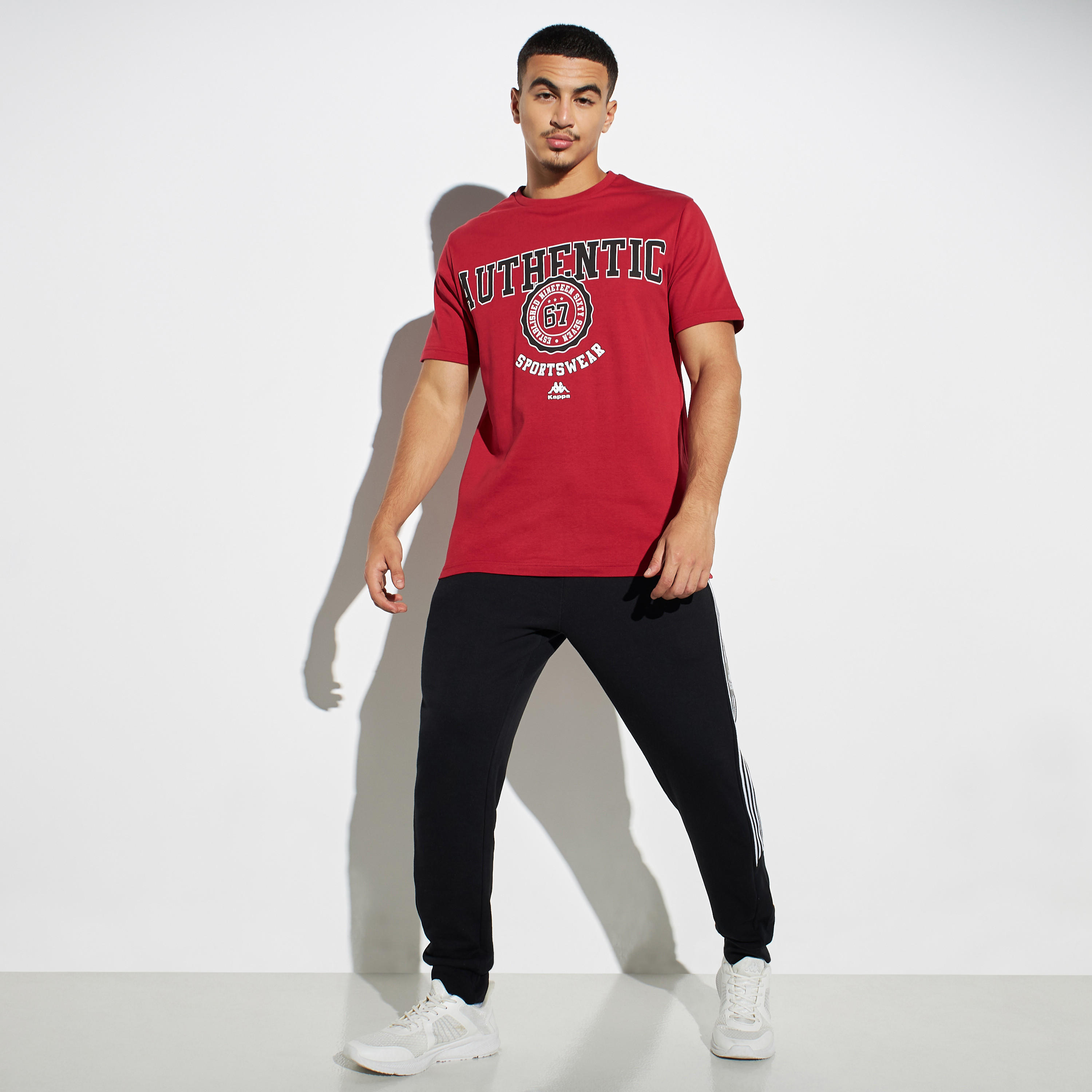 تيشيرت بياقة ضيقة وطبعات من كابا-men-clothing-sportswearandactivewear-tshirtsandpolos-image-2
