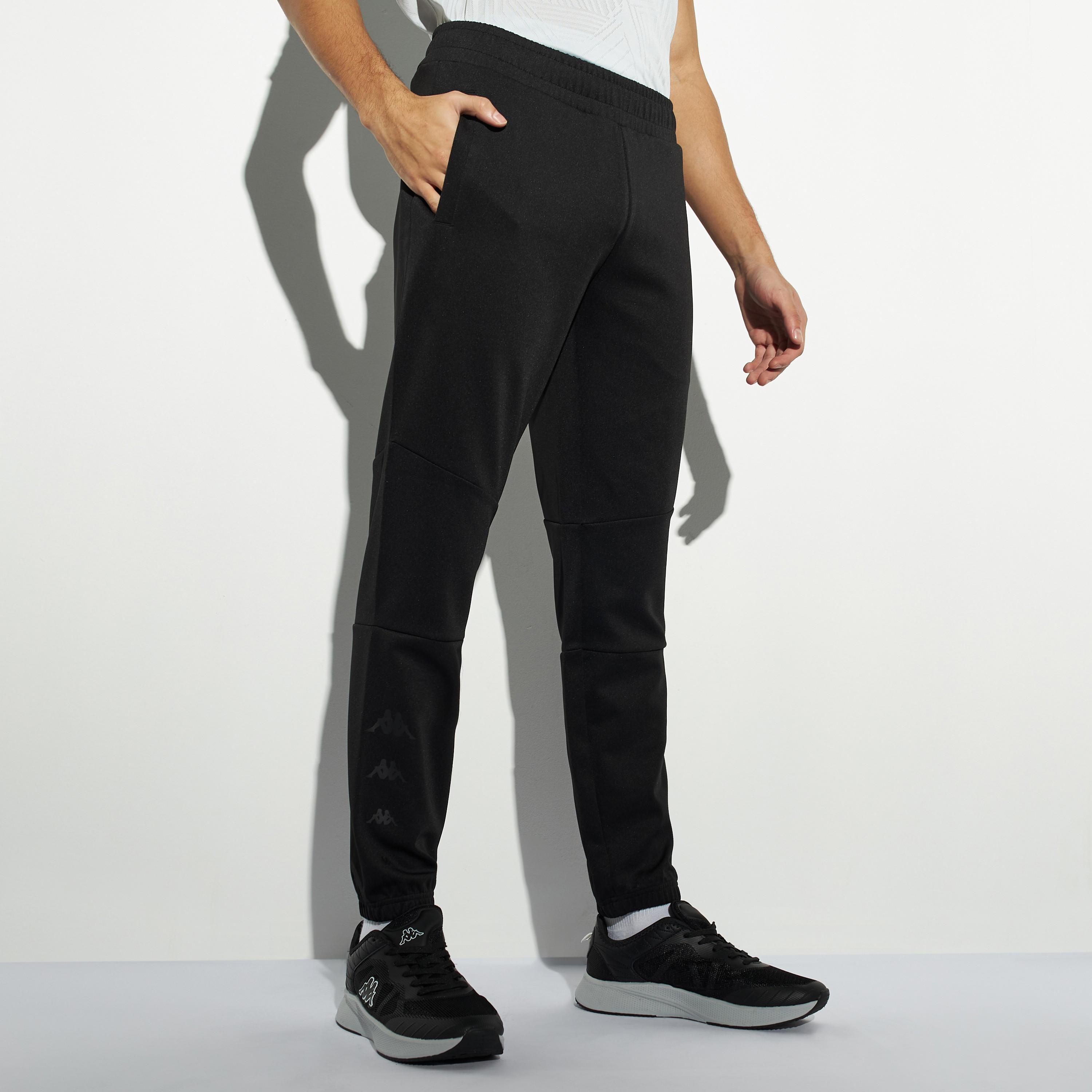 بنطلون رياضي بخصر مطاطي وجيوب وطبعات من كابا-men-clothing-sportswearandactivewear-bottoms-image-1