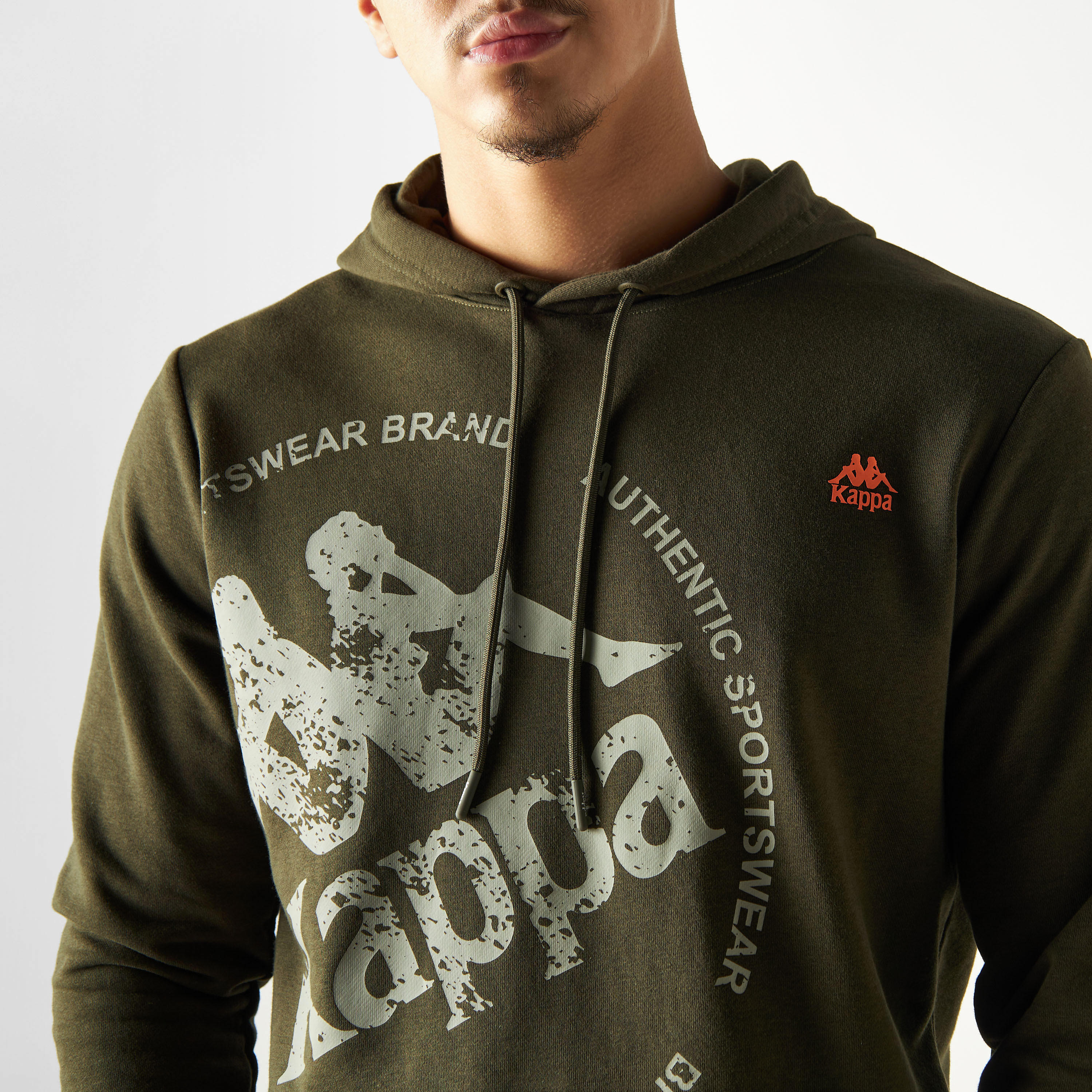 هودي بأكمام طويلة وجيب كنغر وطبعات من كابا-men-winterwear-hoodiesandsweatshirts-image-4