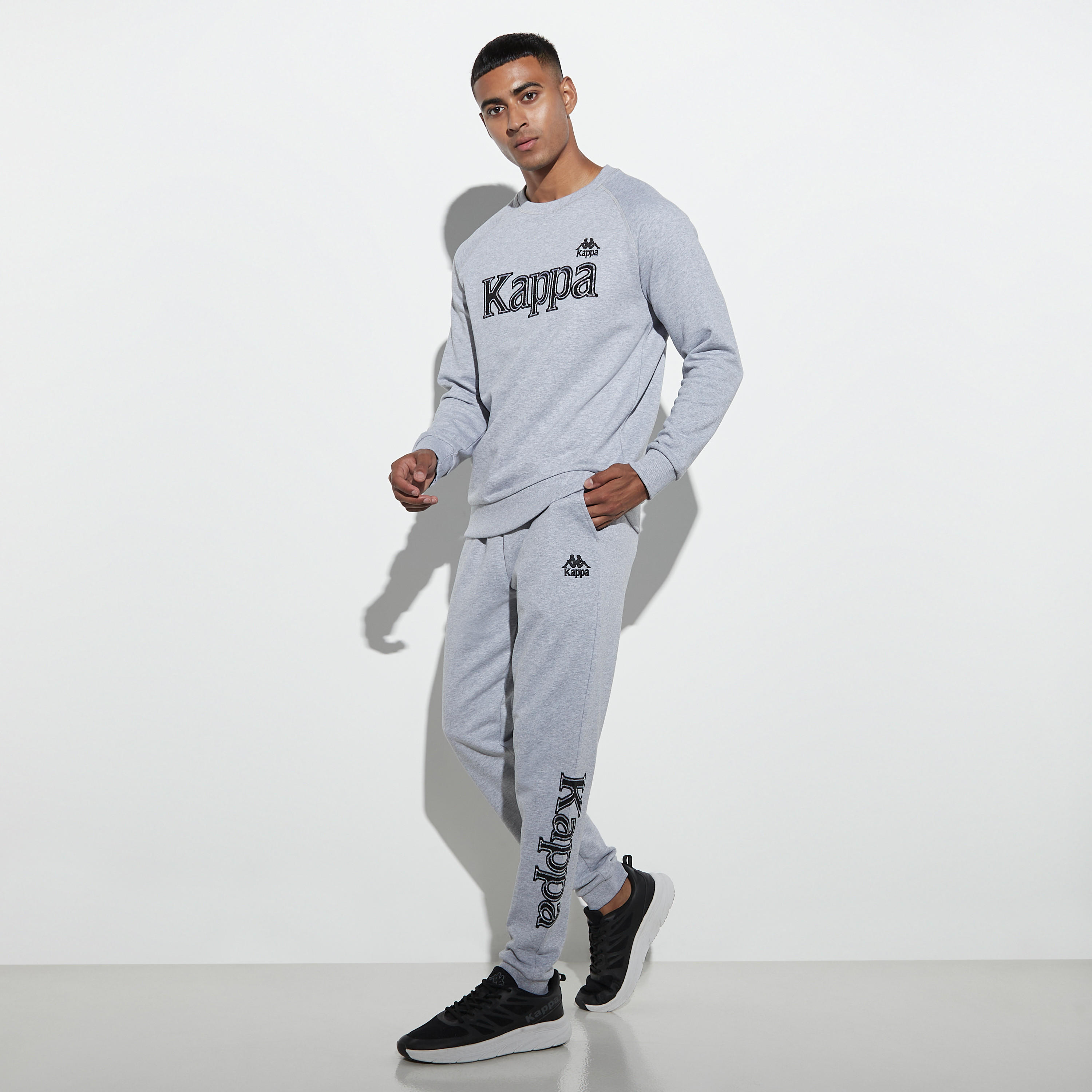 بنطلون رياضي برباط إغلاق وجيوب من كابا-men-clothing-sportswearandactivewear-bottoms-image-2