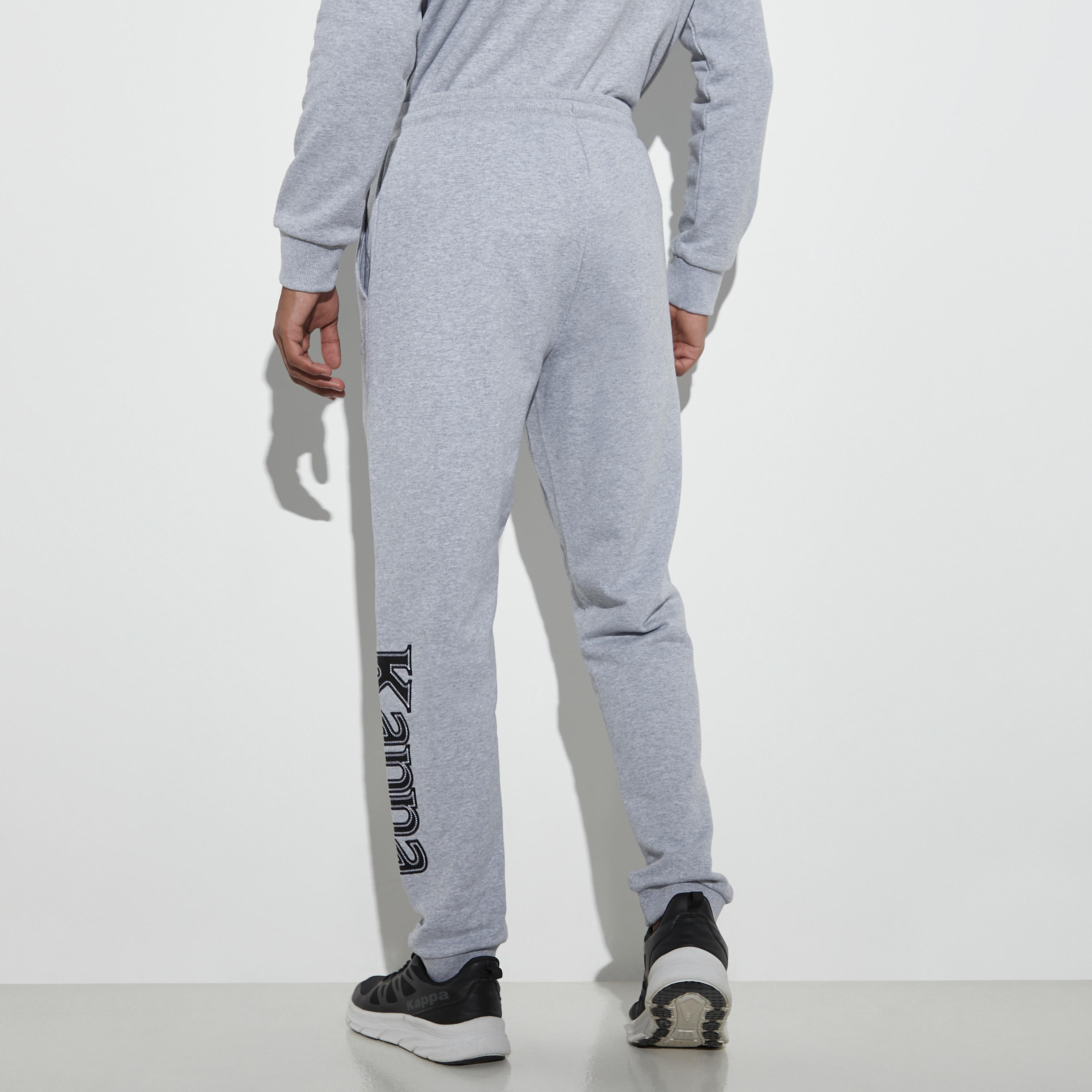 بنطلون رياضي برباط إغلاق وجيوب من كابا-men-clothing-sportswearandactivewear-bottoms-image-3