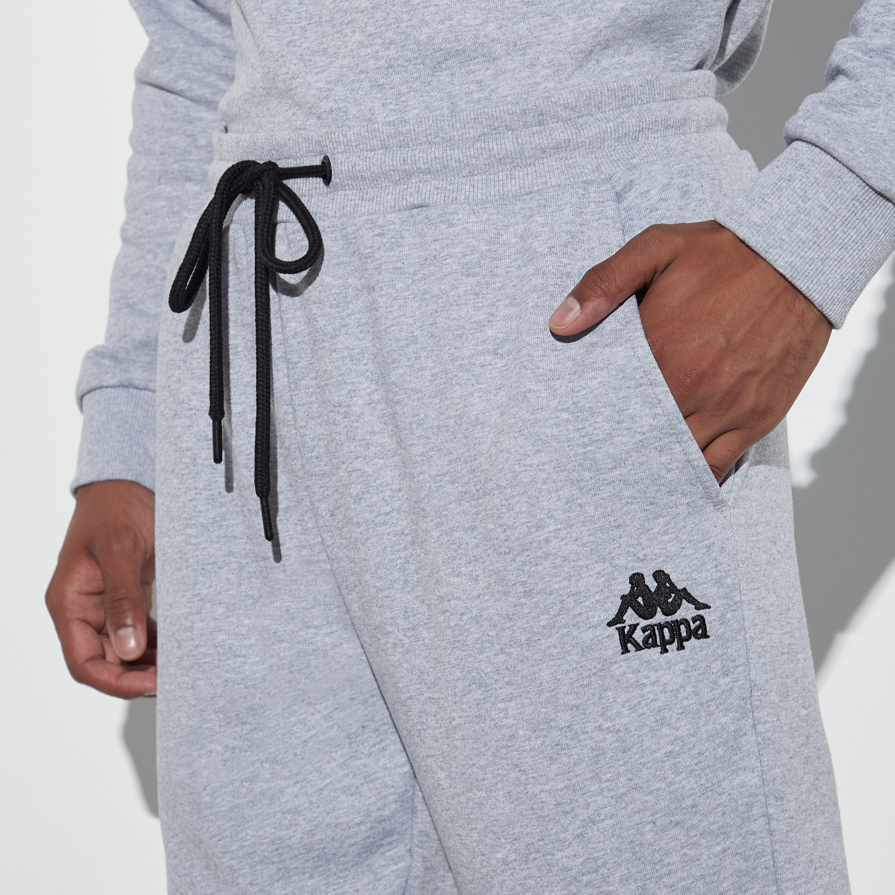 بنطلون رياضي برباط إغلاق وجيوب من كابا-men-clothing-sportswearandactivewear-bottoms-image-4