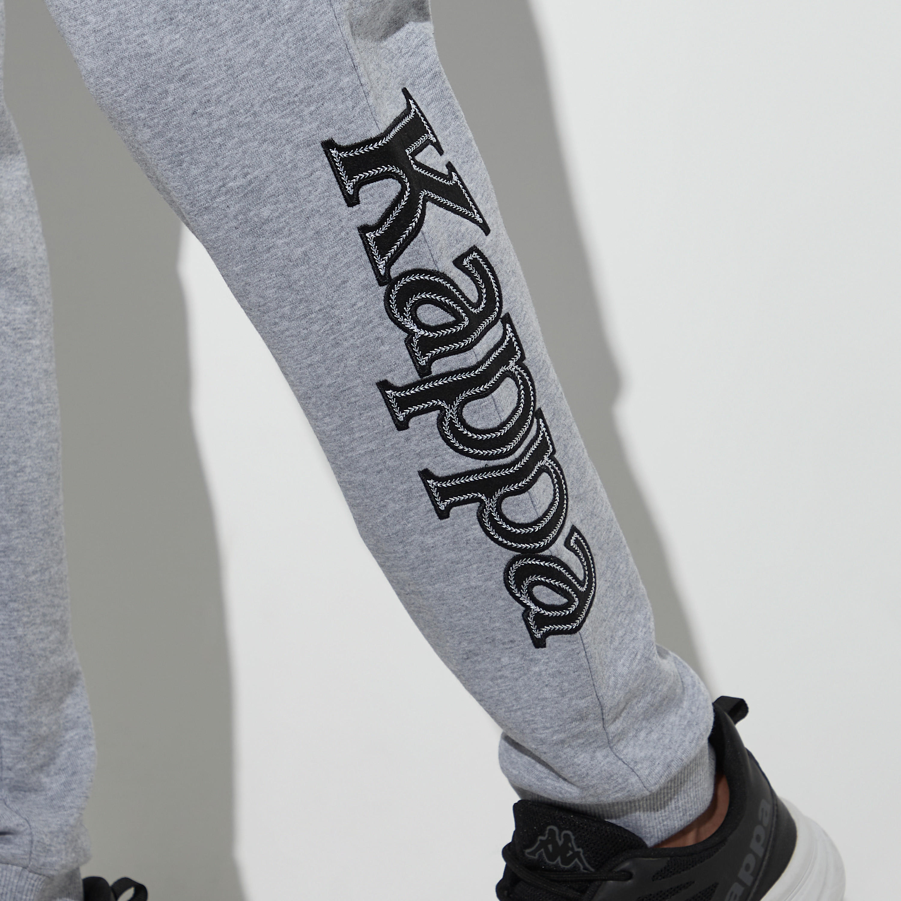 بنطلون رياضي برباط إغلاق وجيوب من كابا-men-clothing-sportswearandactivewear-bottoms-image-5