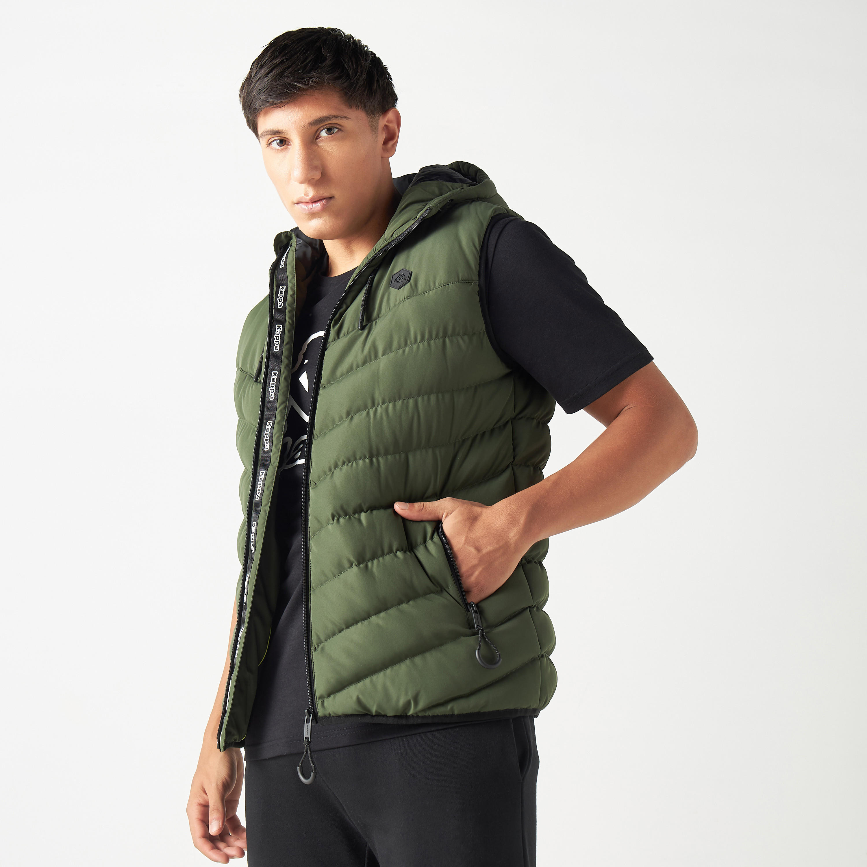 جاكيت منفوخ مبطّن دون أكمام بسحاب وقبعة من كابا-men-clothing-jacketsandblazers-jackets-image-1