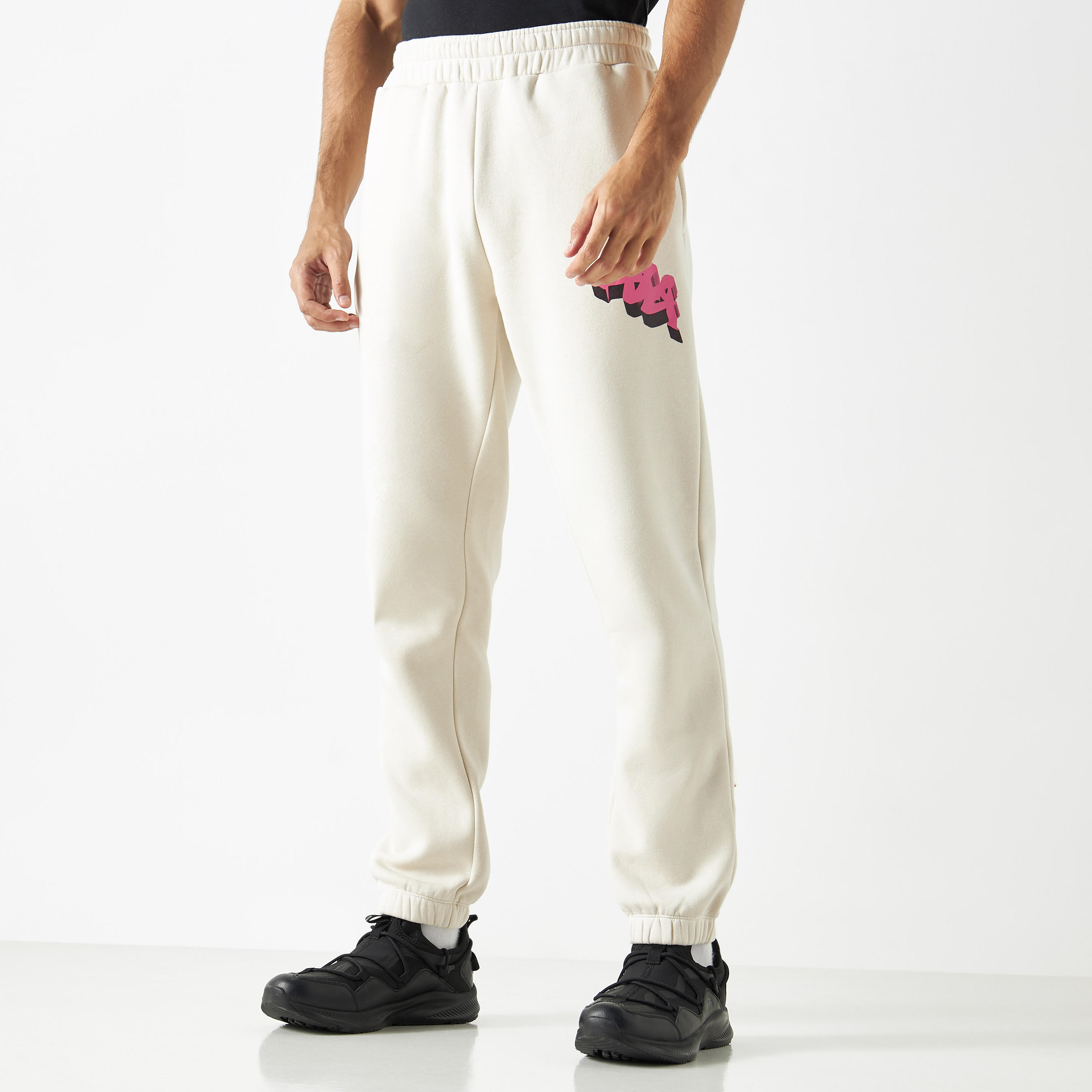 بنطلون رياضي برباط إغلاق وجيوب وطبعات من كابا-men-clothing-sportswearandactivewear-tracksuits-image-4