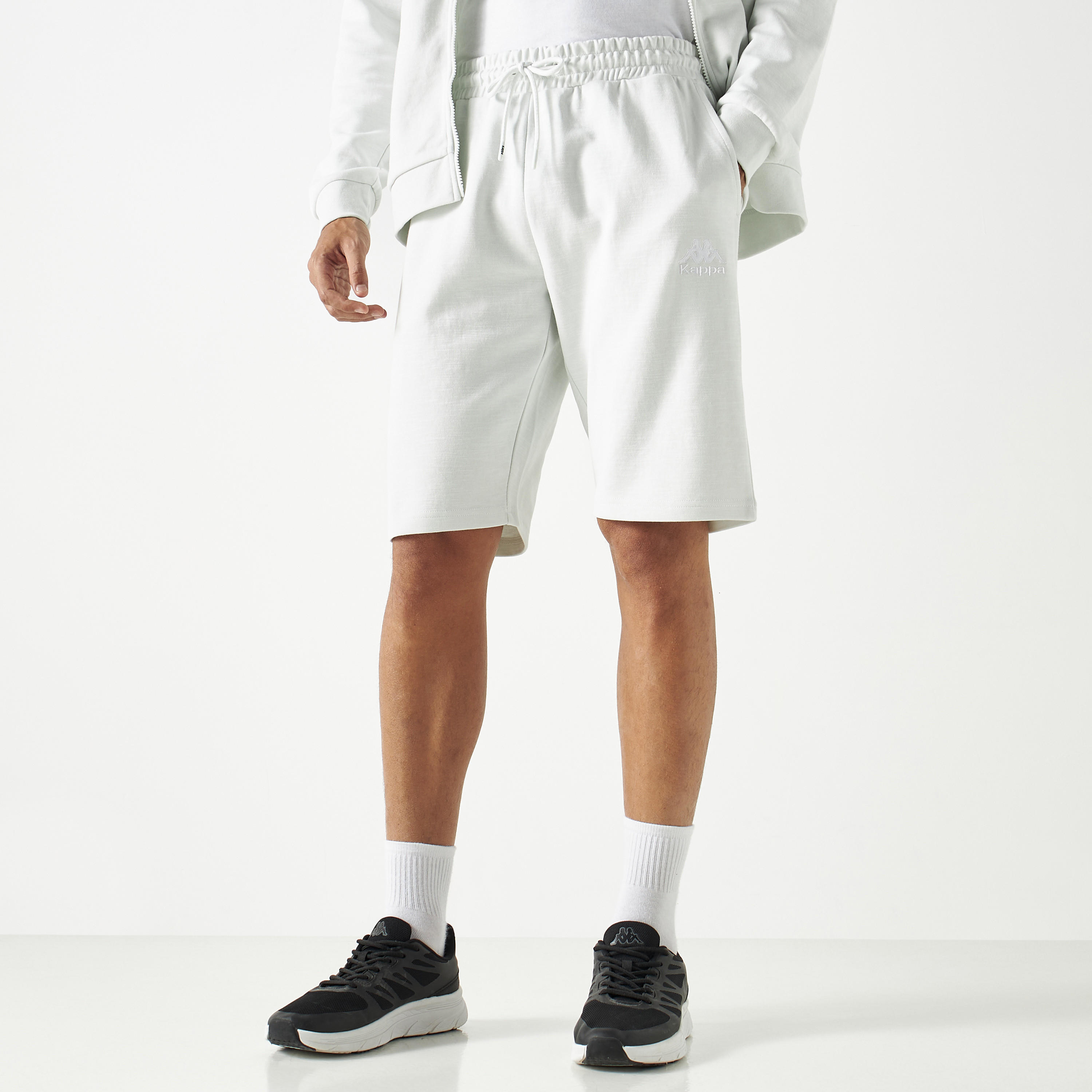 شورت مطرز برباط إغلاق وجيوب من كابا-men-clothing-bottoms-shorts-image-1