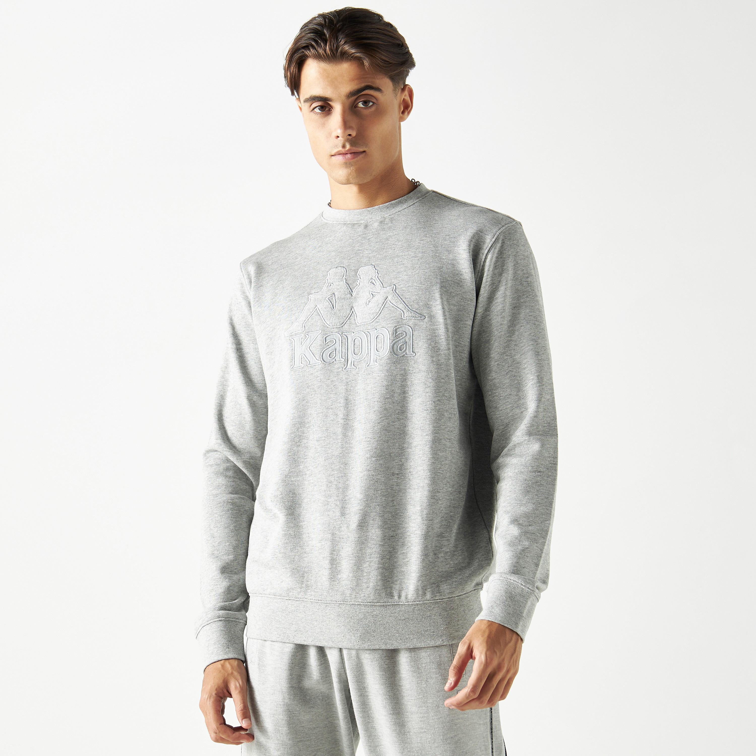 سويت شيرت بياقة ضيقة وأكمام طويلة وطبعات شعار من كابا-men-winterwear-hoodiesandsweatshirts-image-1
