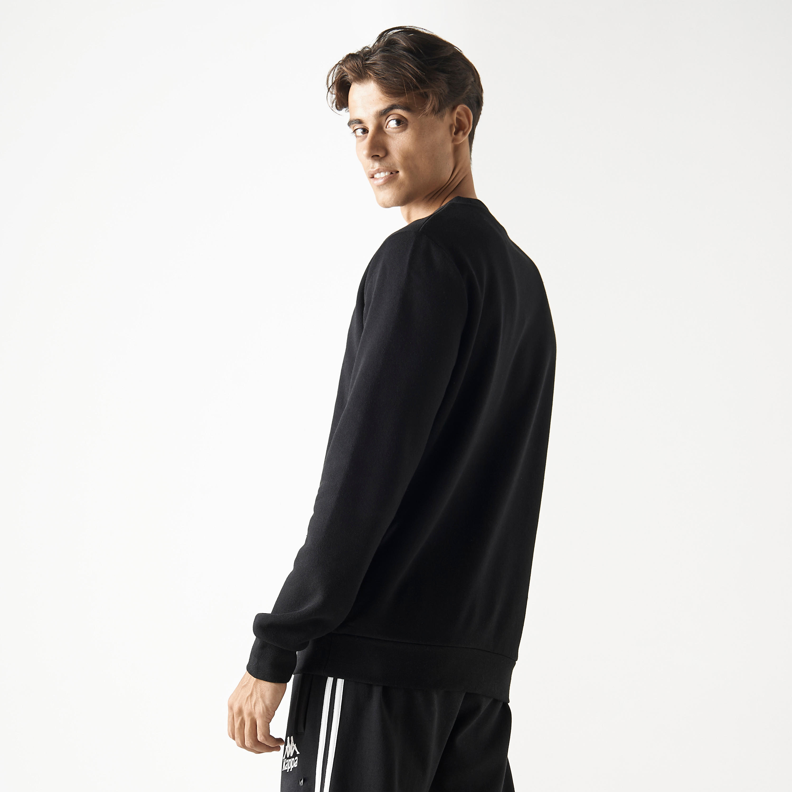 سويت شيرت بياقة ضيقة وأكمام طويلة وطبعات شعار من كابا-men-winterwear-hoodiesandsweatshirts-image-4