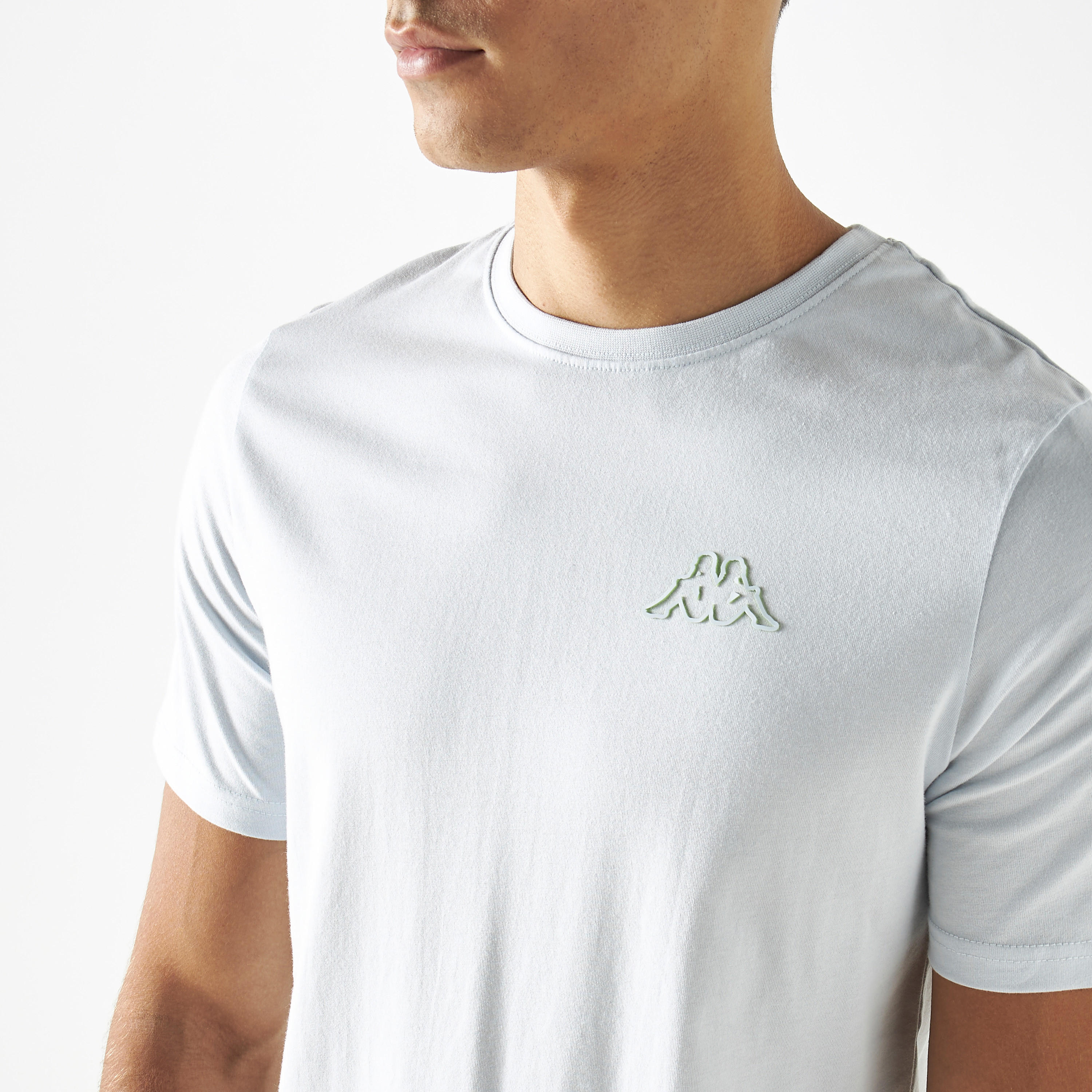 تيشيرت بياقة ضيّقة وأكمام قصيرة وطبعات من كابا-men-clothing-sportswearandactivewear-tshirtsandpolos-image-4